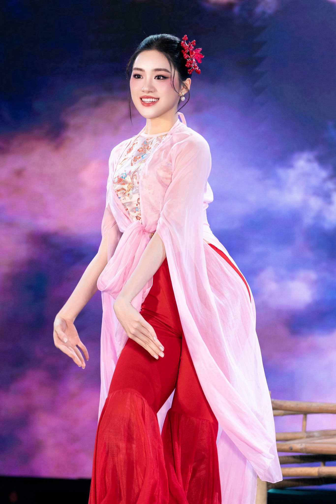 Nhan sắc đời thường của t&acirc;n Hoa hậu Thế giới Việt Nam- Ảnh 6.