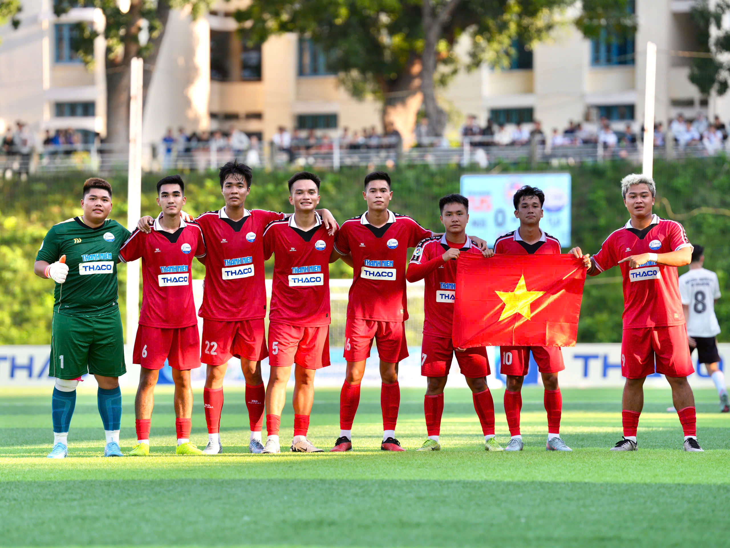 Những tấm v&eacute; b&aacute;n kết đầu ti&ecirc;n đ&atilde; c&oacute; chủ- Ảnh 2.