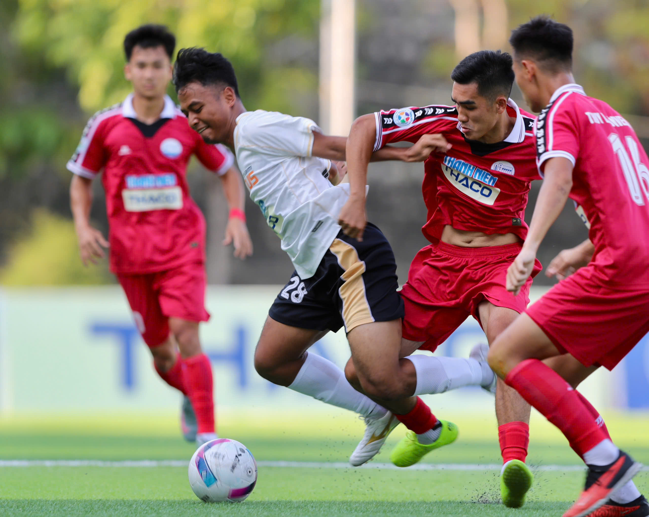 Những tấm v&eacute; b&aacute;n kết đầu ti&ecirc;n đ&atilde; c&oacute; chủ- Ảnh 4.