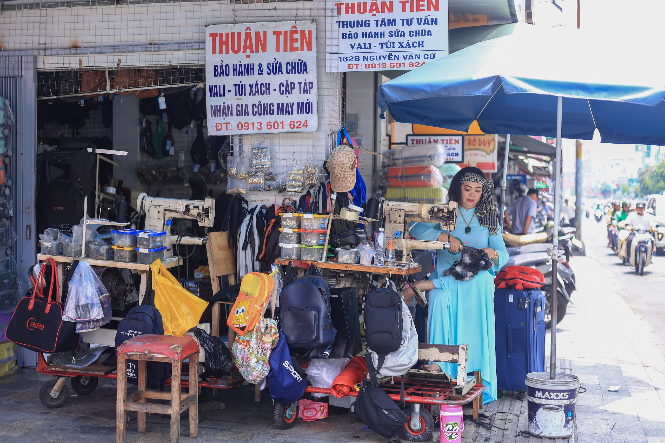 'ADN mở' TP.HCM: Ai trao 'tấm vé đổi đời' cho người nhập cư?- Ảnh 2. 'ADN mở' TP.HCM: Ai trao 'tấm vé đổi đời' cho người nhập cư?- Ảnh 2.