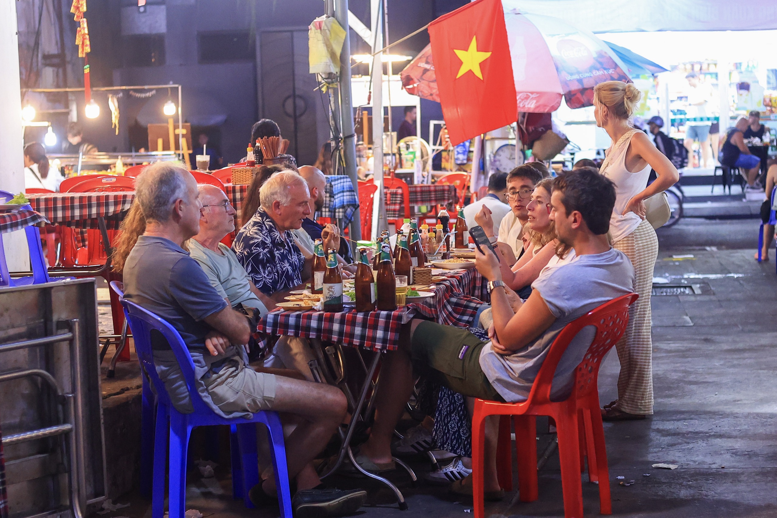 'ADN mở' TP.HCM: Ai trao 'tấm vé đổi đời' cho người nhập cư?- Ảnh 5. 'ADN mở' TP.HCM: Ai trao 'tấm vé đổi đời' cho người nhập cư?- Ảnh 5.