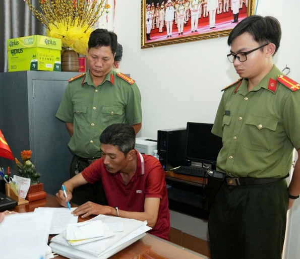 Khởi tố bị can lừa đảo &lsquo;vay đ&aacute;o hạn ng&acirc;n h&agrave;ng&rsquo; hơn 10 tỉ đồng- Ảnh 1.