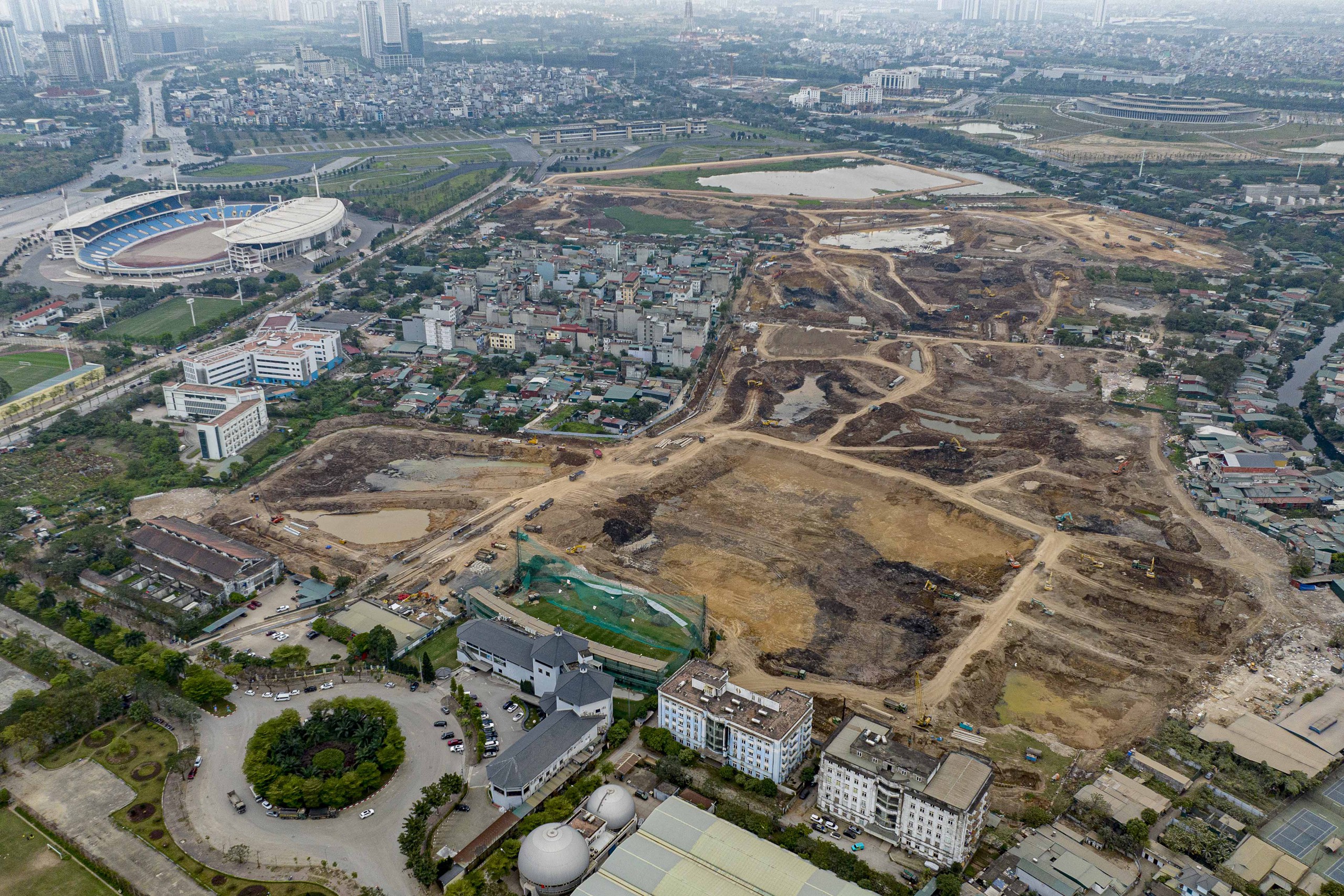 Hà Nội gấp rút thi công 7 hồ điều hòa đón đầu mùa mưa- Ảnh 1. Hà Nội gấp rút thi công 7 hồ điều hòa đón đầu mùa mưa- Ảnh 1.