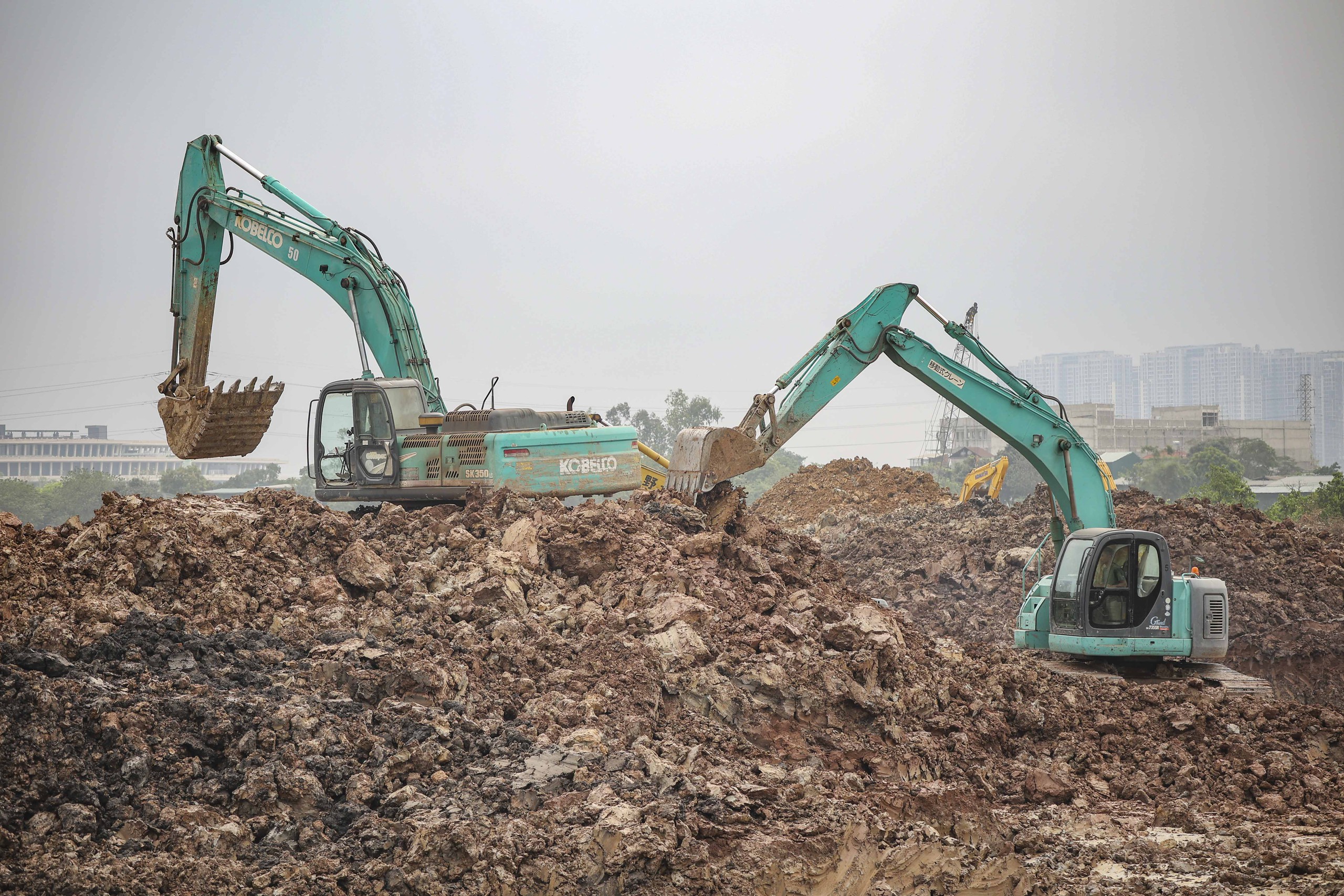 Hà Nội gấp rút thi công 7 hồ điều hòa đón đầu mùa mưa- Ảnh 2. Hà Nội gấp rút thi công 7 hồ điều hòa đón đầu mùa mưa- Ảnh 2.