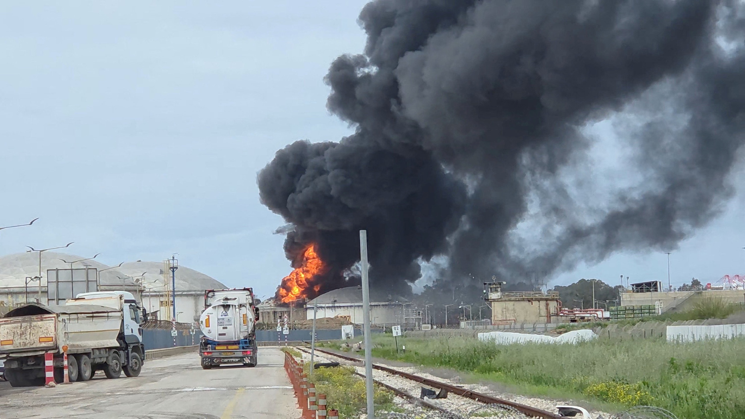 Iran n&oacute;i đề xuất h&ograve;a b&igrave;nh của Mỹ 'phi thực tế', &ocirc;ng Trump ra cảnh b&aacute;o mới - Ảnh 1.