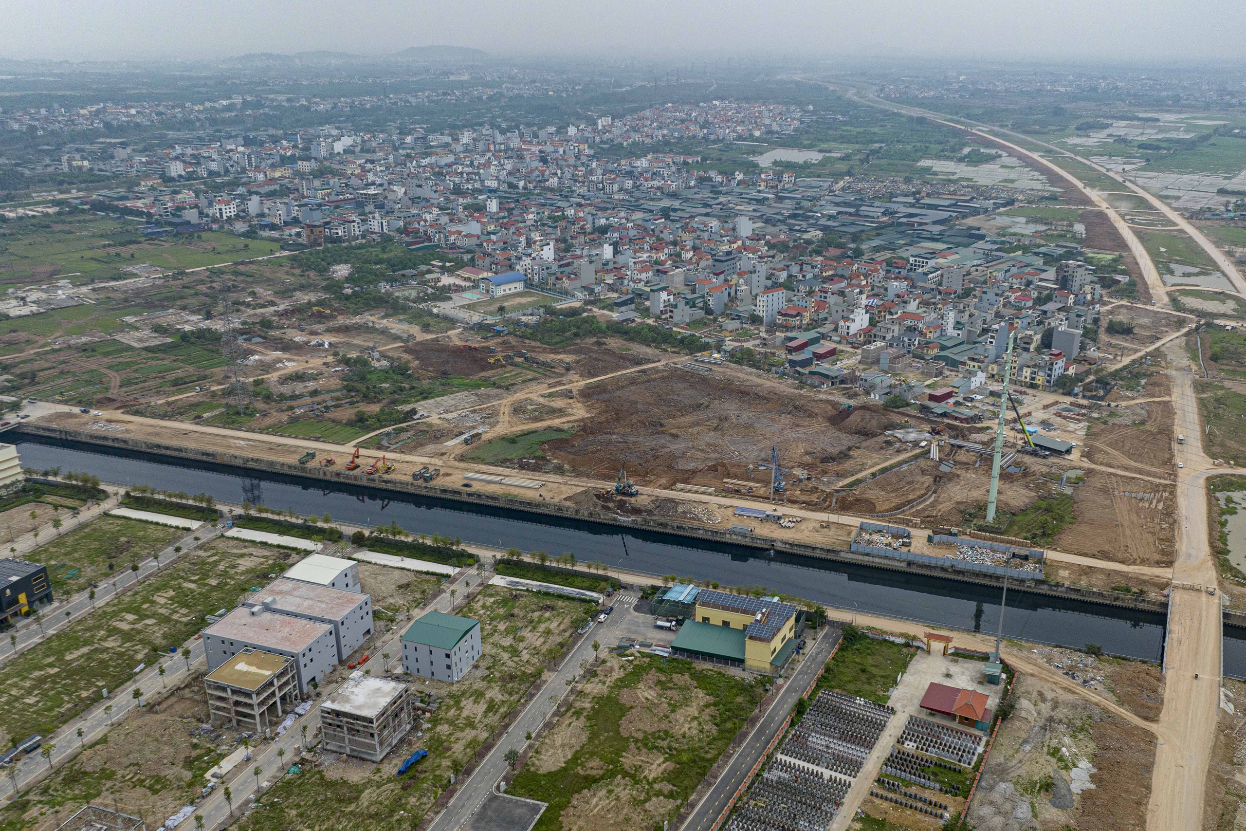 Hà Nội gấp rút thi công 7 hồ điều hòa đón đầu mùa mưa- Ảnh 4. Hà Nội gấp rút thi công 7 hồ điều hòa đón đầu mùa mưa- Ảnh 4.