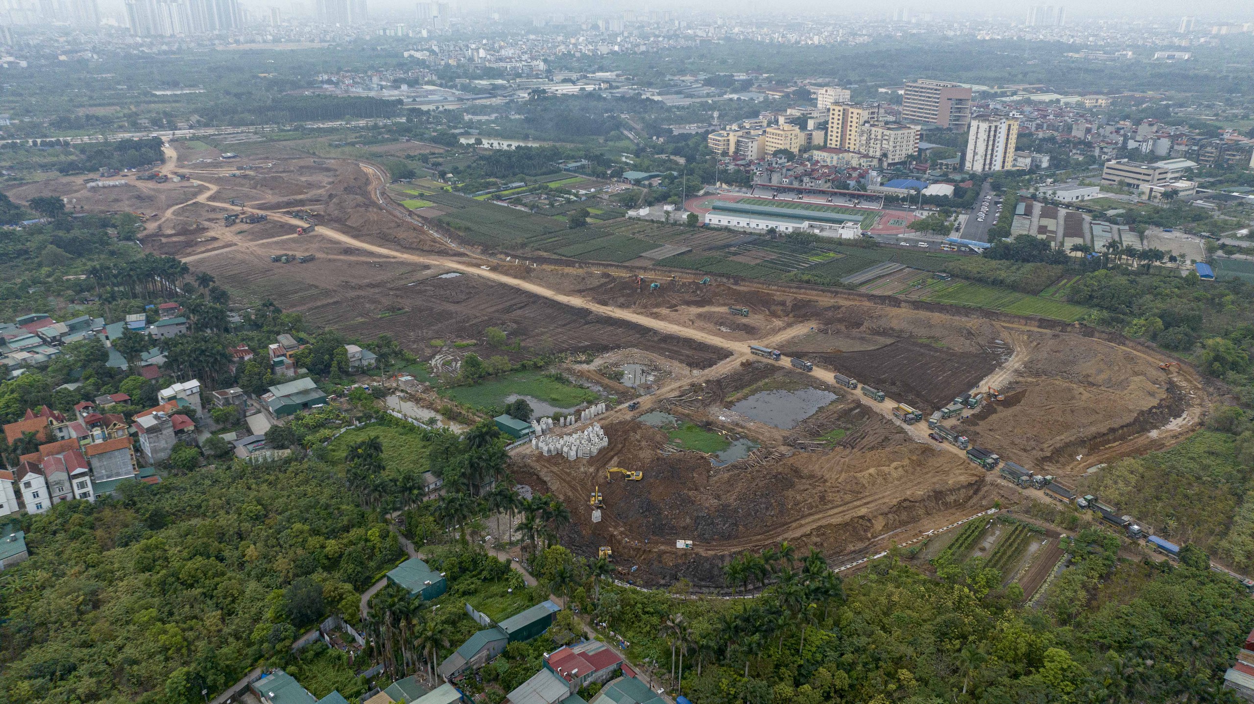 Hà Nội gấp rút thi công 7 hồ điều hòa đón đầu mùa mưa- Ảnh 6. Hà Nội gấp rút thi công 7 hồ điều hòa đón đầu mùa mưa- Ảnh 6.