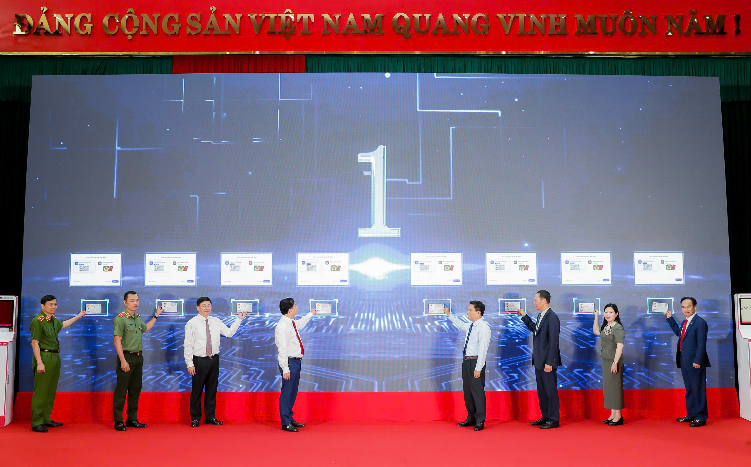 Agribank đồng hành cùng tỉnh Thanh Hoá triển khai mô hình Kiosk hành chính công thông minh- Ảnh 4. Agribank đồng hành cùng tỉnh Thanh Hoá triển khai mô hình Kiosk hành chính công thông minh- Ảnh 4.