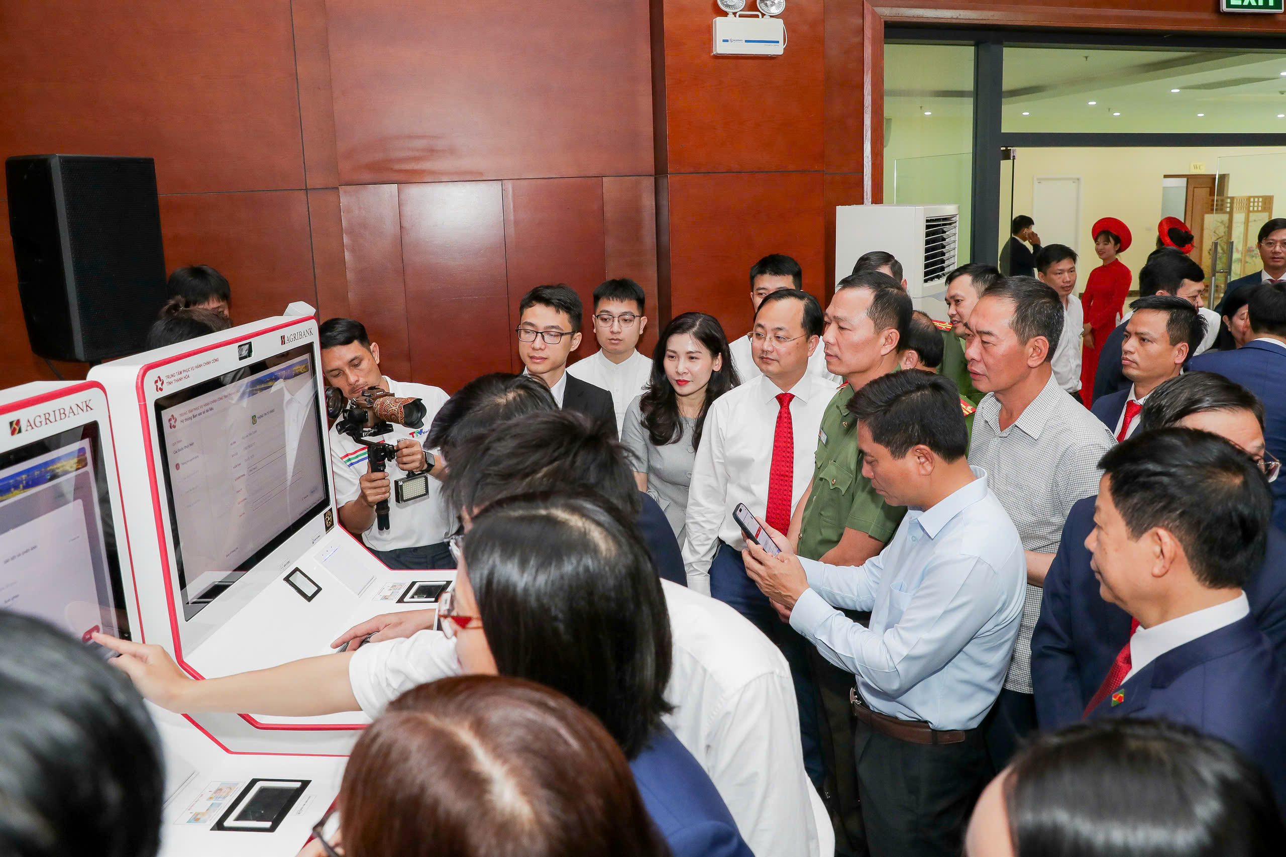 Agribank đồng hành cùng tỉnh Thanh Hoá triển khai mô hình Kiosk hành chính công thông minh- Ảnh 5. Agribank đồng hành cùng tỉnh Thanh Hoá triển khai mô hình Kiosk hành chính công thông minh- Ảnh 5.