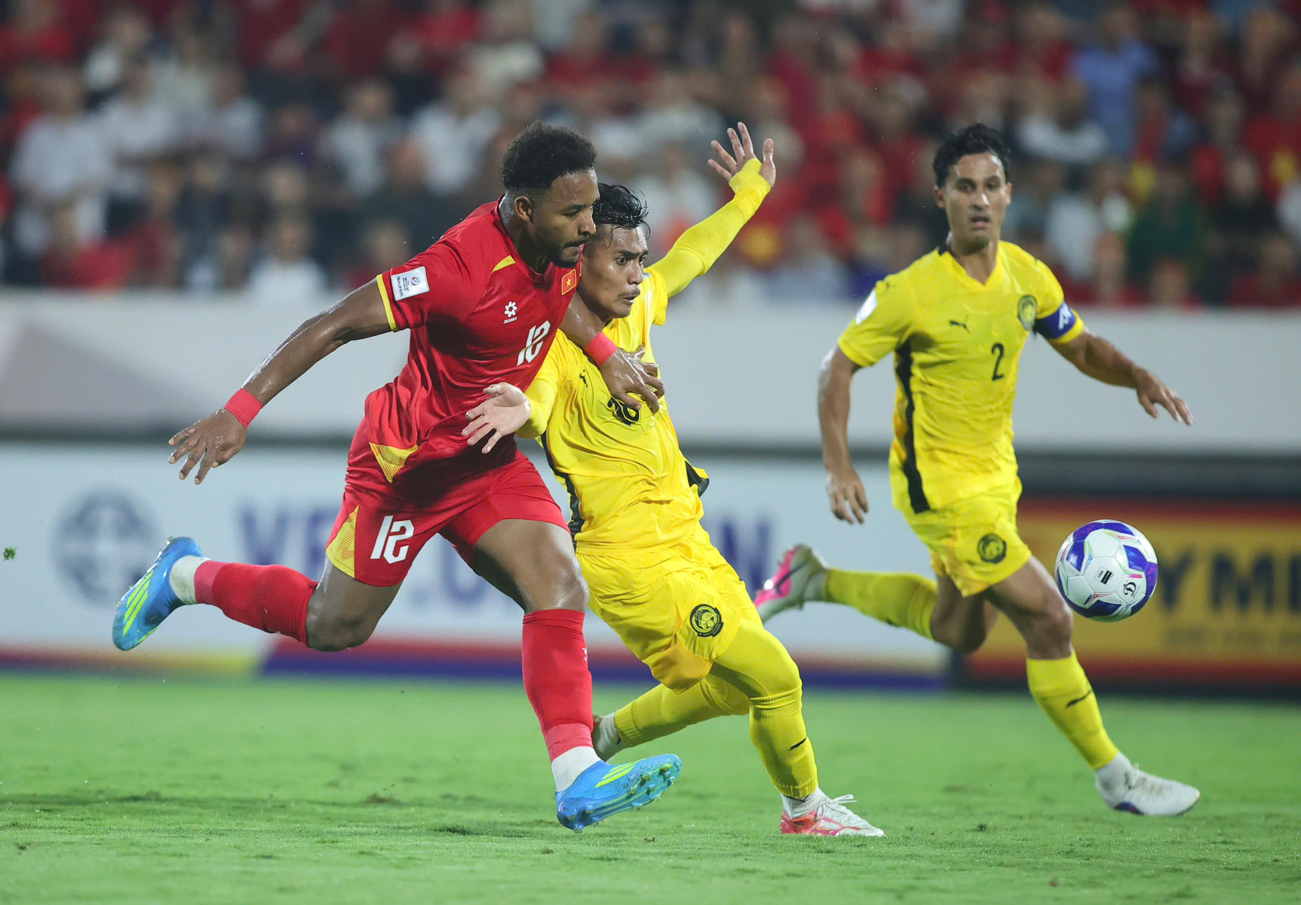 Vừa Hên vừa Son lại còn Mạnh, đội tuyển Việt Nam thắng giòn giã Malaysia: VFF thưởng lớn- Ảnh 5. Vừa Hên vừa Son lại còn Mạnh, đội tuyển Việt Nam thắng giòn giã Malaysia: VFF thưởng lớn- Ảnh 5.