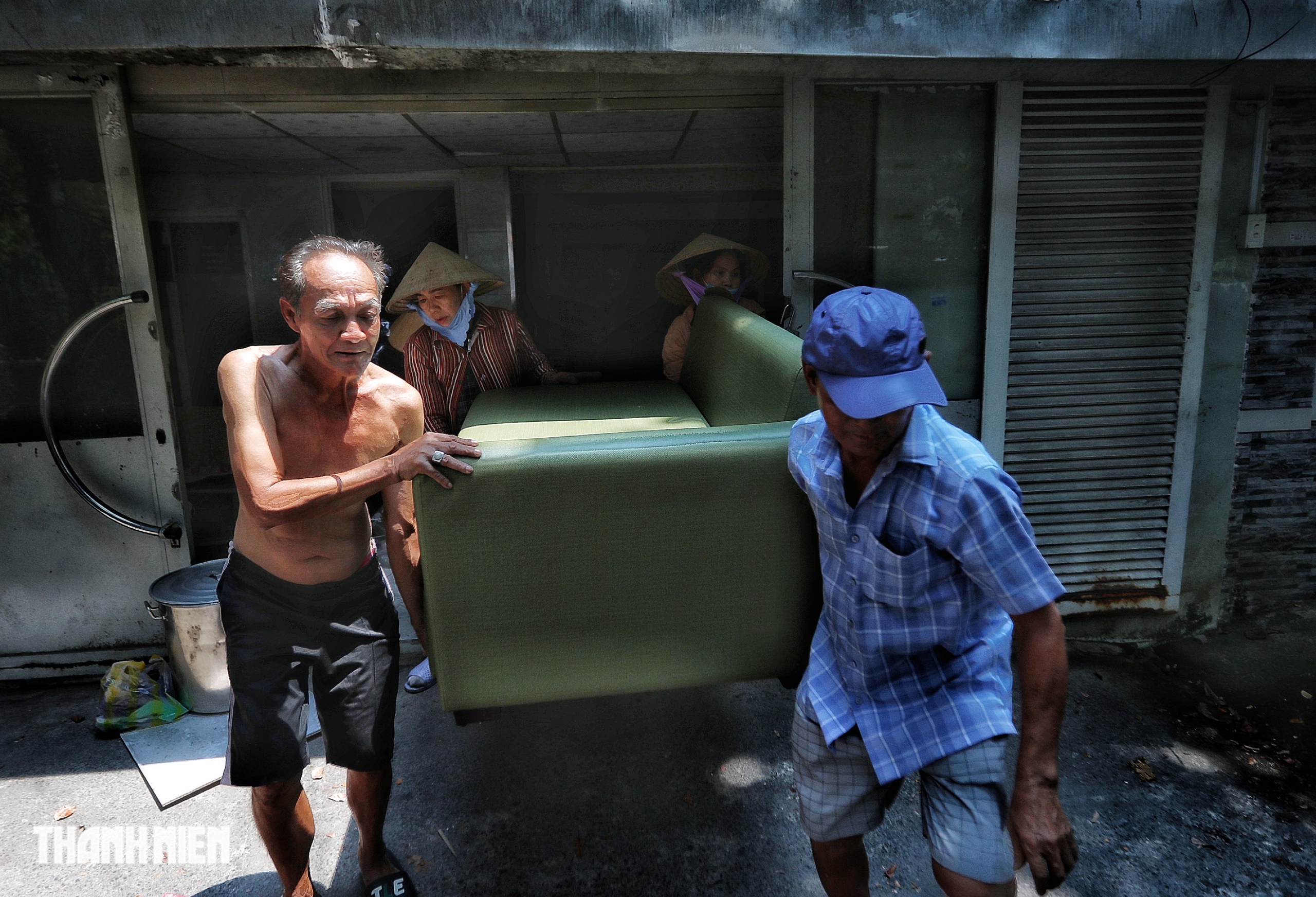 B&ecirc;n trong cư x&aacute; Thanh Đa xuống cấp: cư d&acirc;n giằng co giữa đi v&agrave; ở - Ảnh 10.