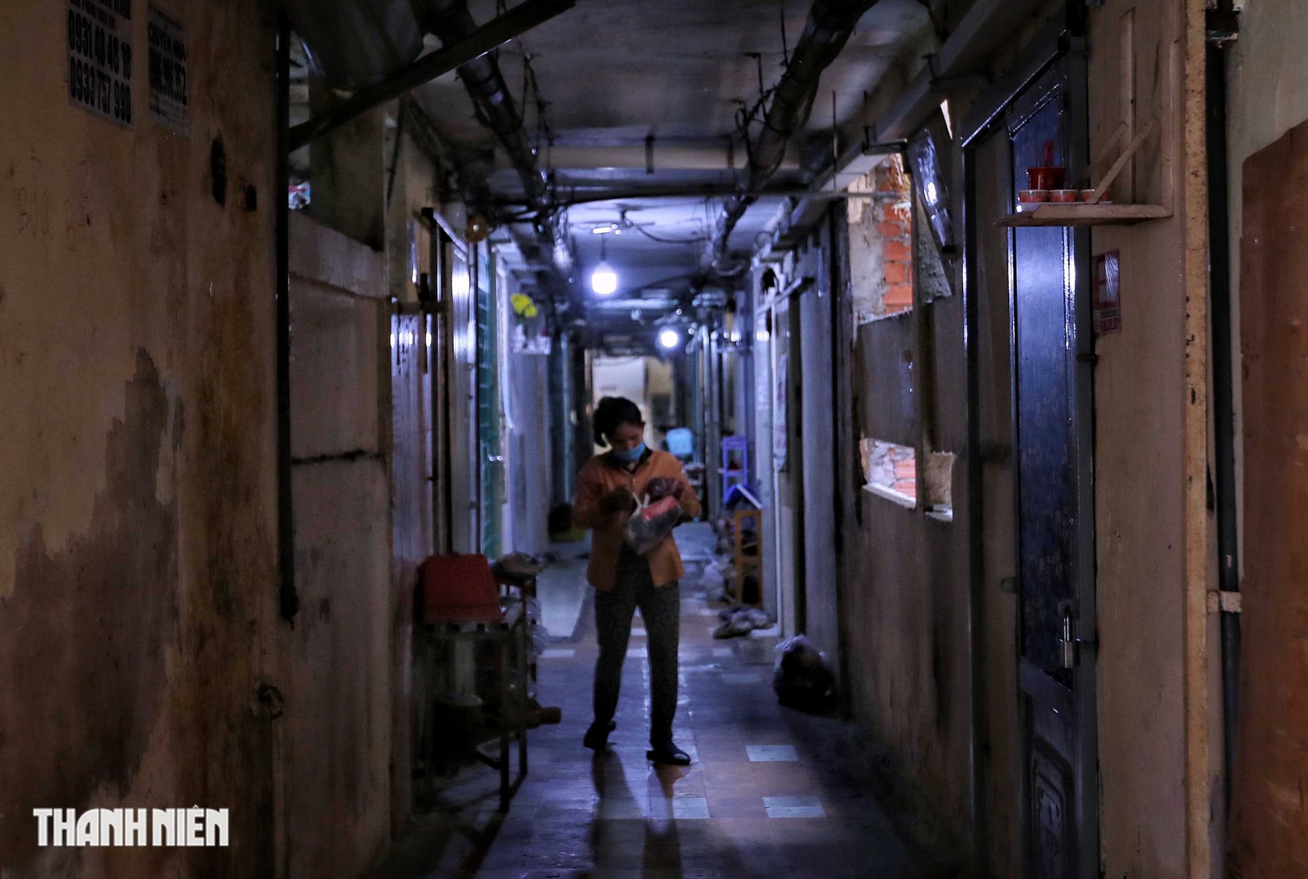 B&ecirc;n trong cư x&aacute; Thanh Đa xuống cấp: cư d&acirc;n giằng co giữa đi v&agrave; ở - Ảnh 4.