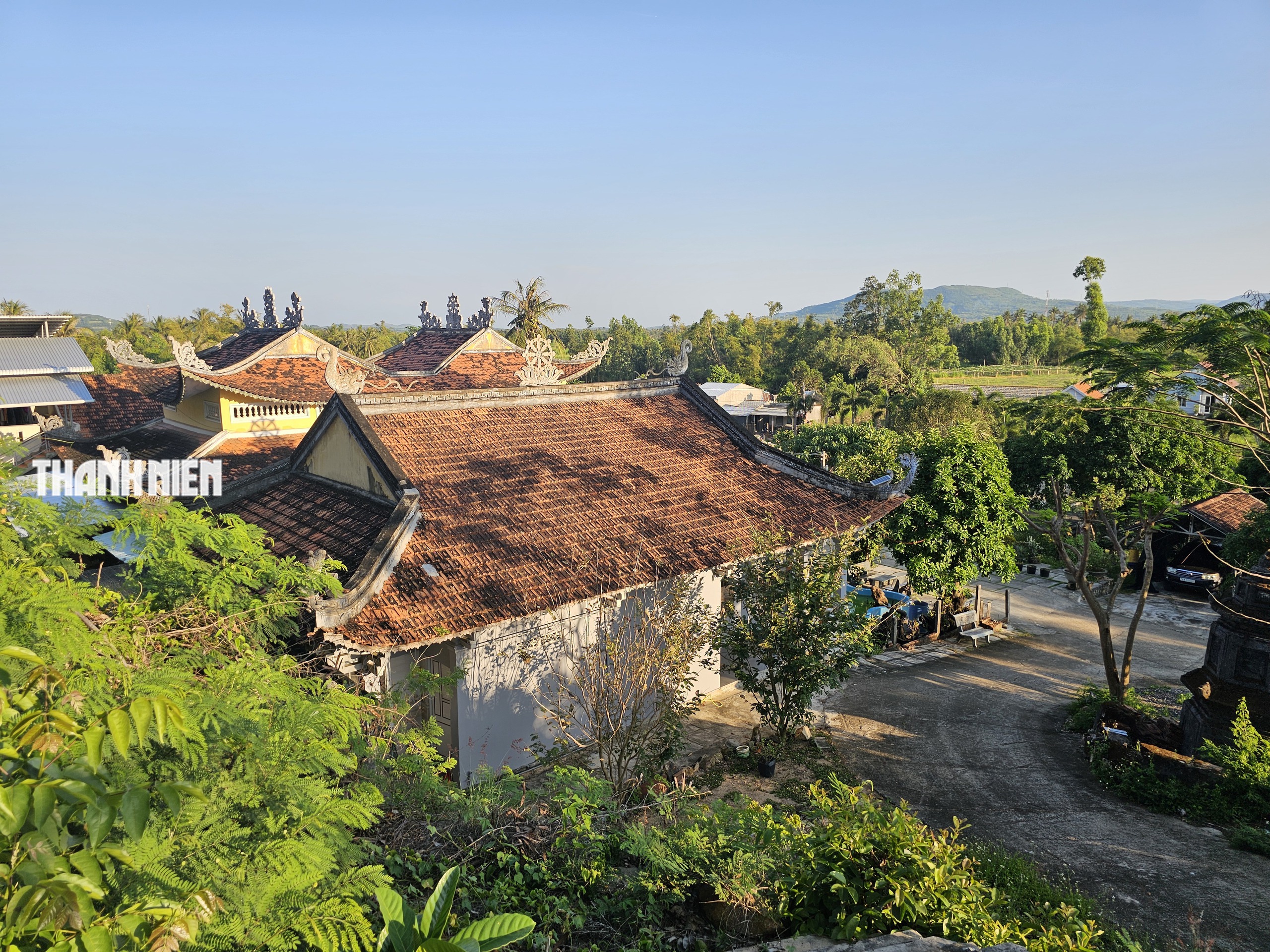 Khám phá ngôi chùa bên núi A Mang với hơn 500 mộ cổ- Ảnh 8. Khám phá ngôi chùa bên núi A Mang với hơn 500 mộ cổ- Ảnh 8.