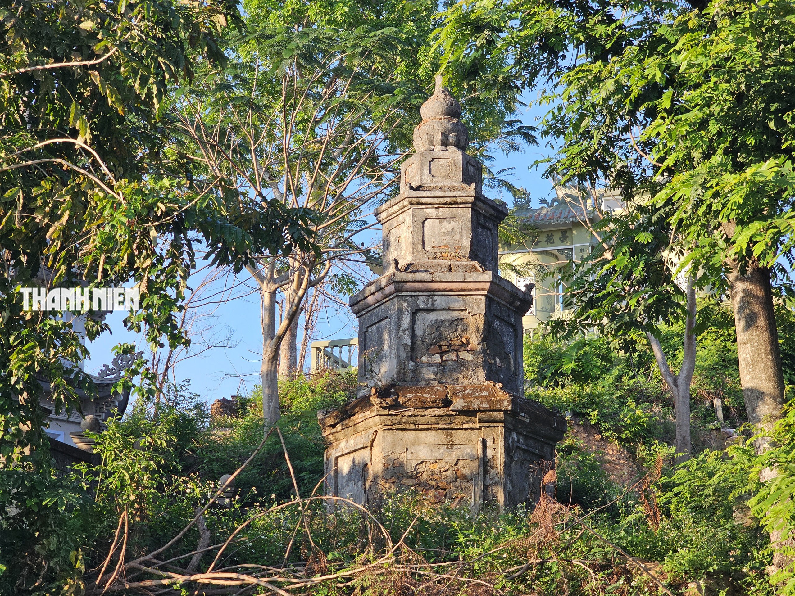 Khám phá ngôi chùa bên núi A Mang với hơn 500 mộ cổ- Ảnh 4. Khám phá ngôi chùa bên núi A Mang với hơn 500 mộ cổ- Ảnh 4.