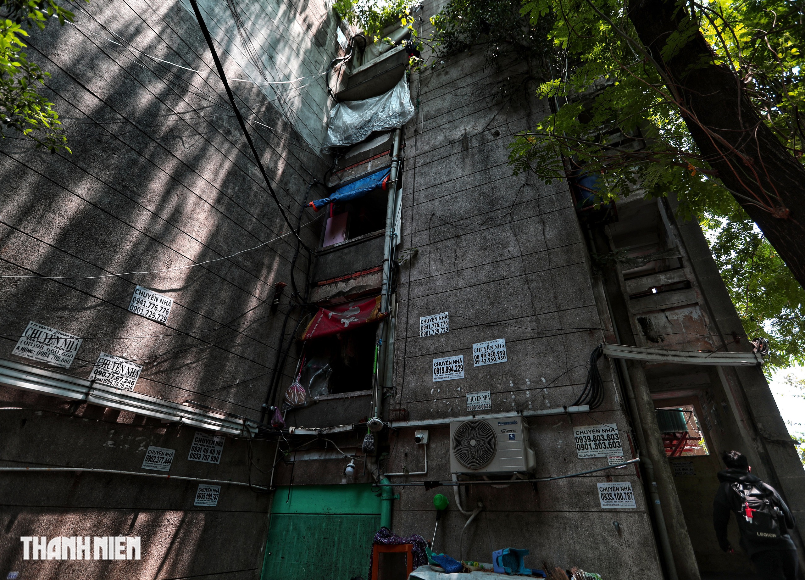 B&ecirc;n trong cư x&aacute; Thanh Đa xuống cấp: cư d&acirc;n giằng co giữa đi v&agrave; ở - Ảnh 3.