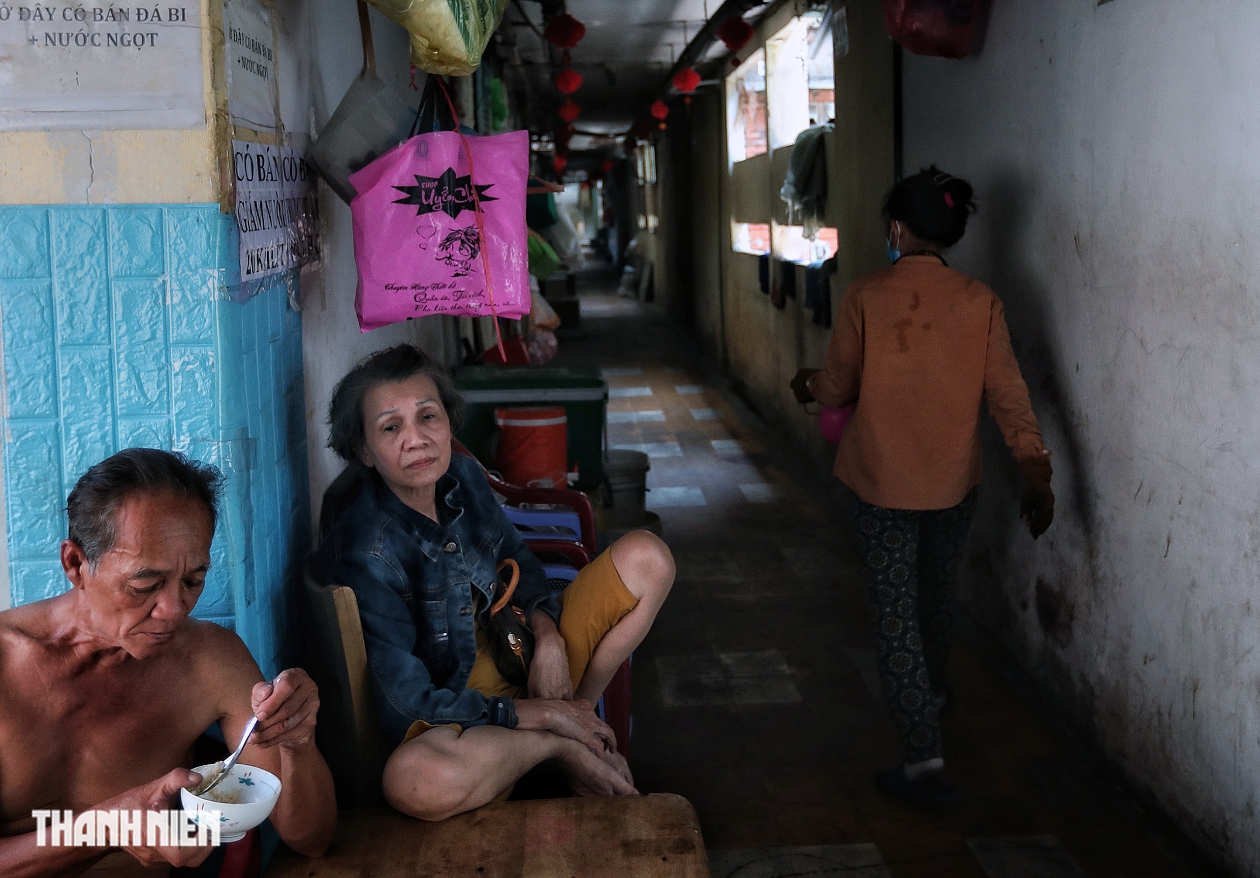 B&ecirc;n trong cư x&aacute; Thanh Đa xuống cấp: cư d&acirc;n giằng co giữa đi v&agrave; ở - Ảnh 5.