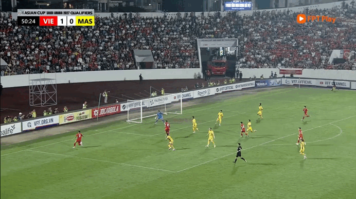 HLV Kim Sang-sik ca ngợi: 'Ho&agrave;ng H&ecirc;n v&agrave; Xu&acirc;n Son phối hợp qu&aacute; tốt, Việt Nam thắng xứng đ&aacute;ng Malaysia&rsquo; - Ảnh 2.