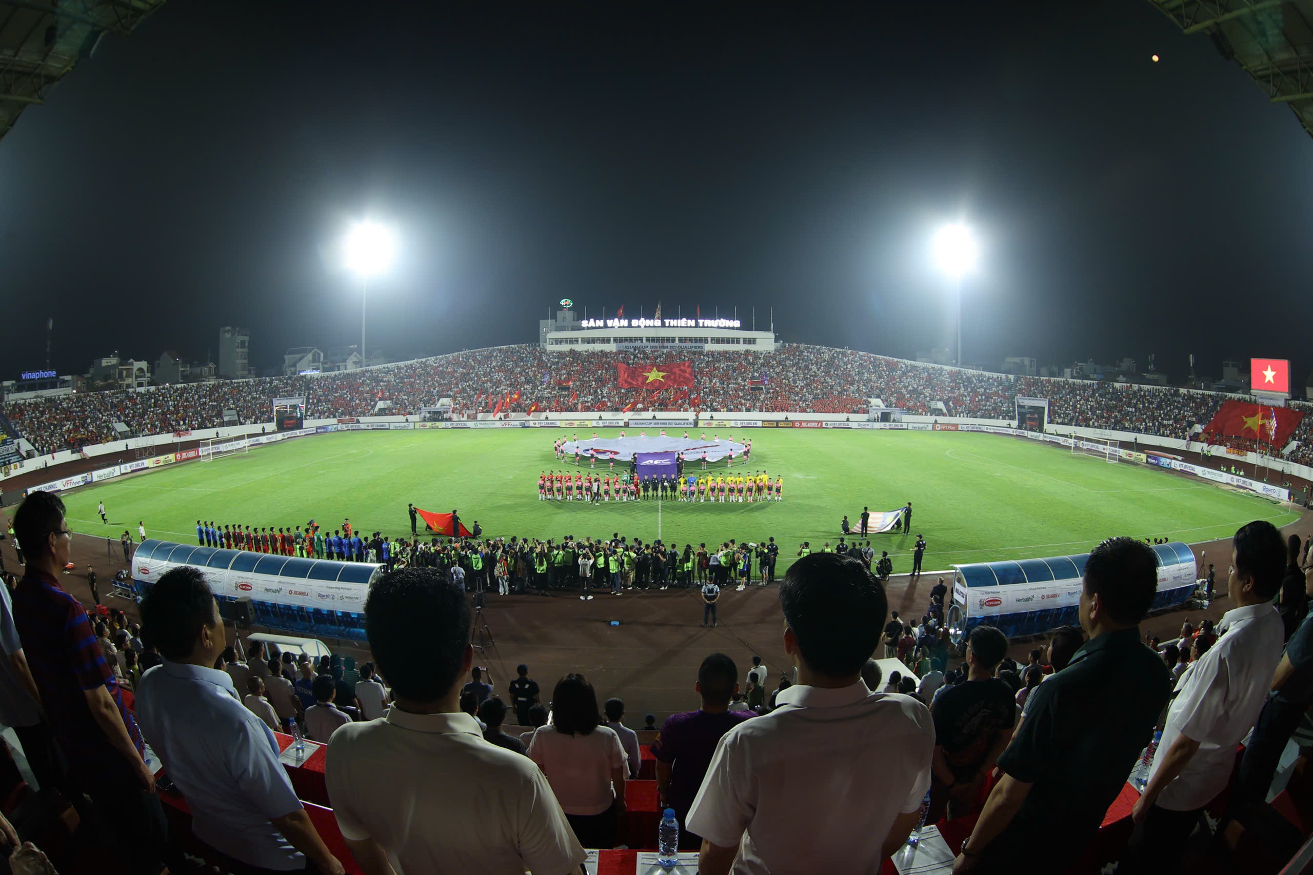 Vừa Hên vừa Son lại còn Mạnh, đội tuyển Việt Nam thắng giòn giã Malaysia: VFF thưởng lớn- Ảnh 2. Vừa Hên vừa Son lại còn Mạnh, đội tuyển Việt Nam thắng giòn giã Malaysia: VFF thưởng lớn- Ảnh 2.