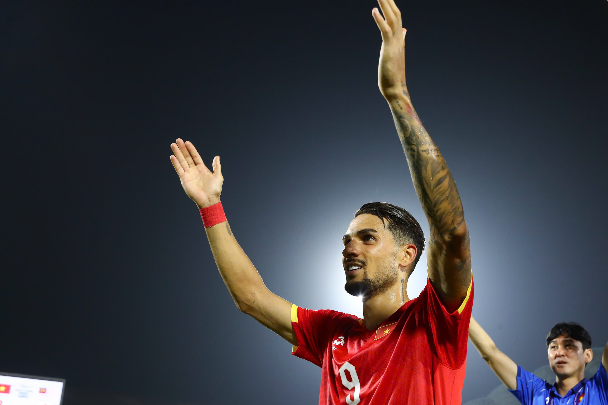 Trong đêm Thiên Trường rực sáng, Xuân Son và Hoàng Hên lại tìm thấy nhau- Ảnh 3. Trong đêm Thiên Trường rực sáng, Xuân Son và Hoàng Hên lại tìm thấy nhau- Ảnh 3.