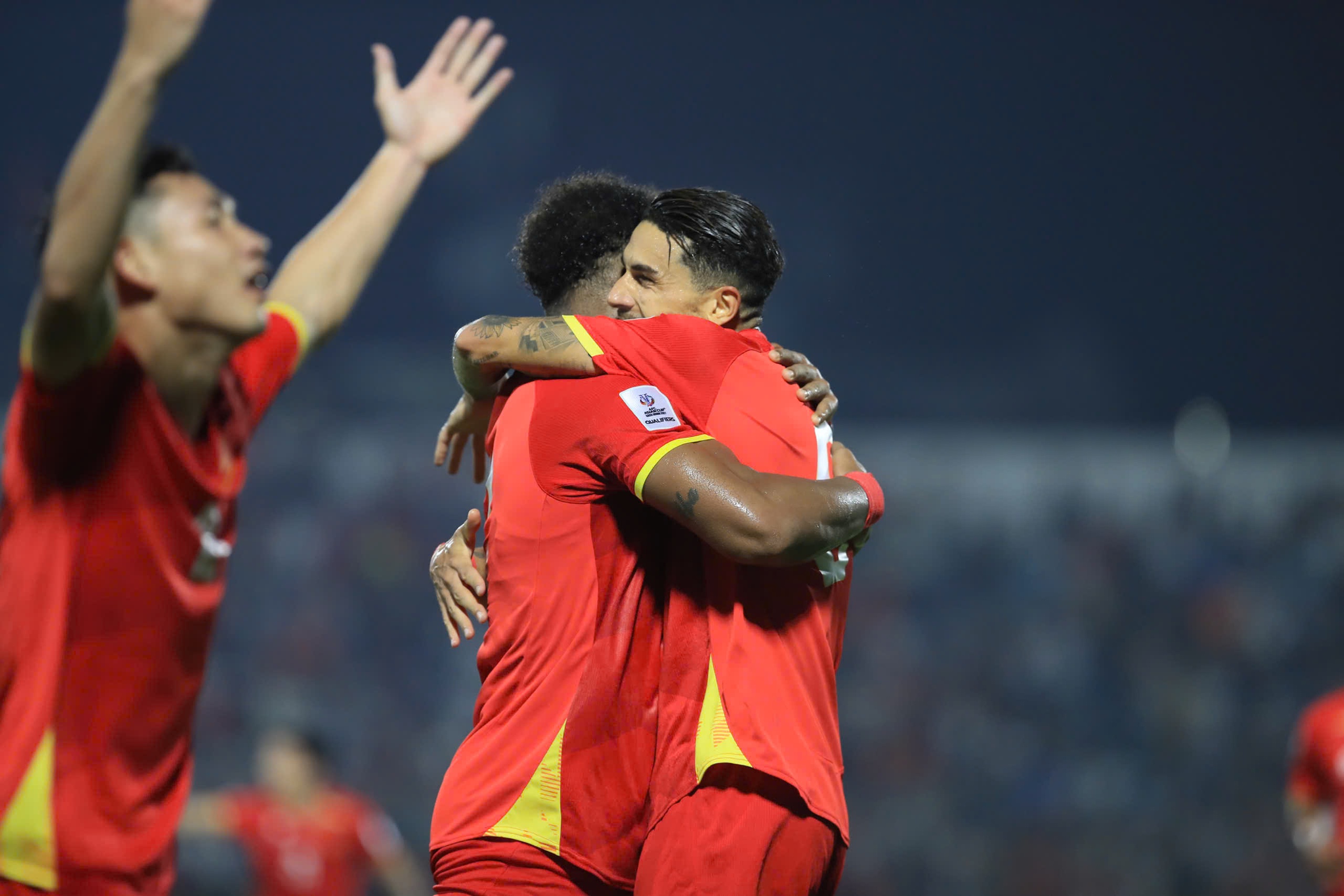 Trong đêm Thiên Trường rực sáng, Xuân Son và Hoàng Hên lại tìm thấy nhau- Ảnh 2. Trong đêm Thiên Trường rực sáng, Xuân Son và Hoàng Hên lại tìm thấy nhau- Ảnh 2.