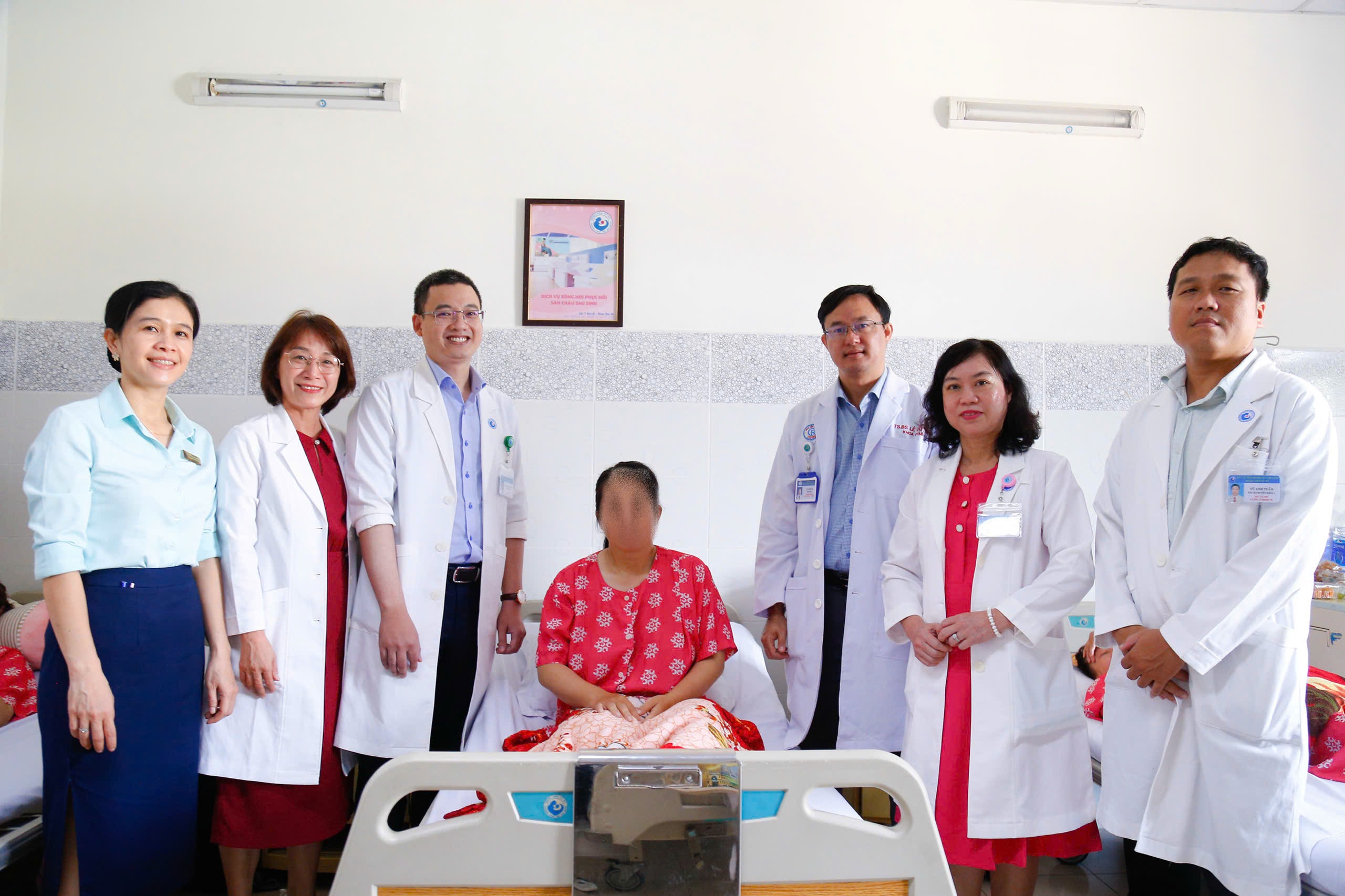 Thai đi lạc trong ổ bụng: Phẫu thuật cân não cứu sống thai phụ - Ảnh 1.