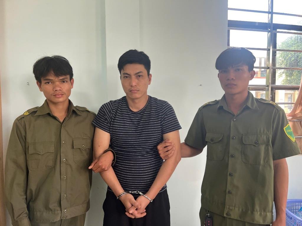 Bắt chàng rể cầm dao chém cha mẹ vợ cũ trong đêm - Ảnh 1.