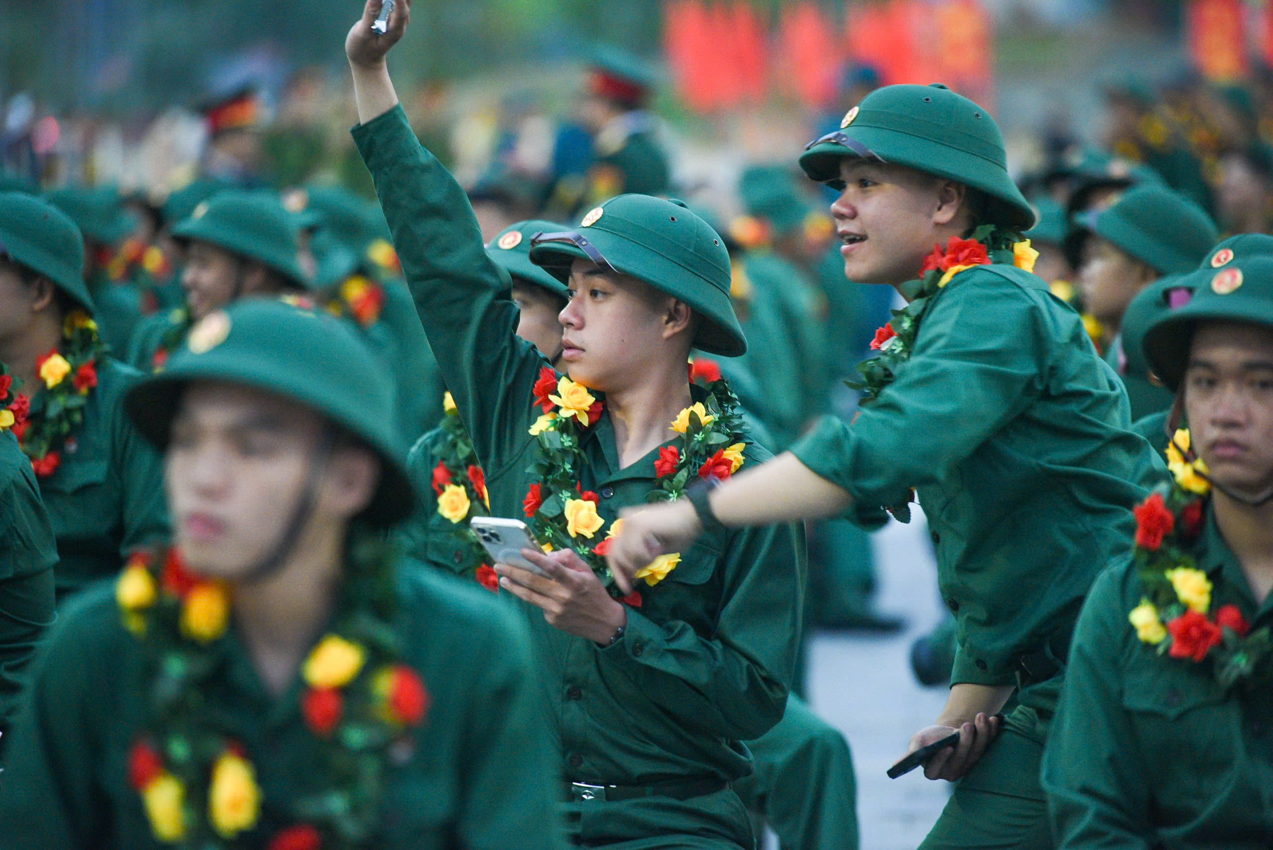 H&agrave;ng ngh&igrave;n thanh ni&ecirc;n nhập ngũ, t&acirc;n binh x&uacute;c động n&oacute;i về lời hứa với gia đ&igrave;nh- Ảnh 7.