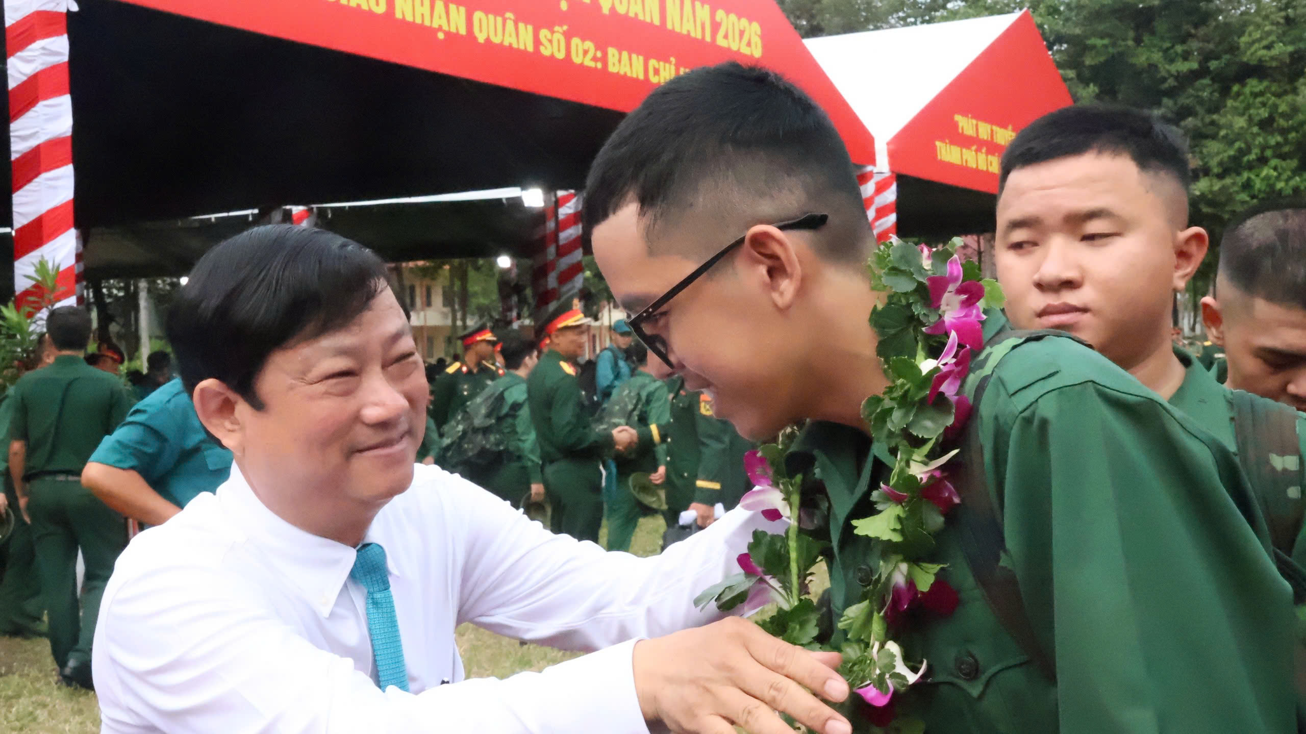 Chị Nguyễn Phạm Duy Trang dự lễ giao nhận quân tại PTKV 2 – Phú Lợi, TP.HCM - Ảnh 1.