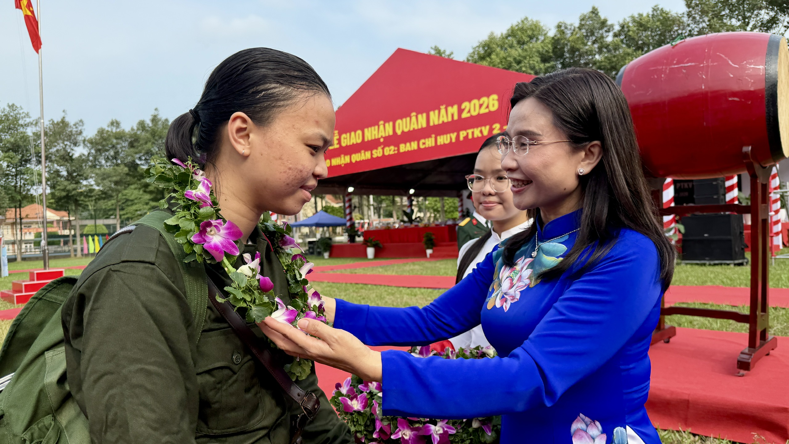 Chị Nguyễn Phạm Duy Trang dự lễ giao nhận quân tại PTKV 2 – Phú Lợi, TP.HCM - Ảnh 2.