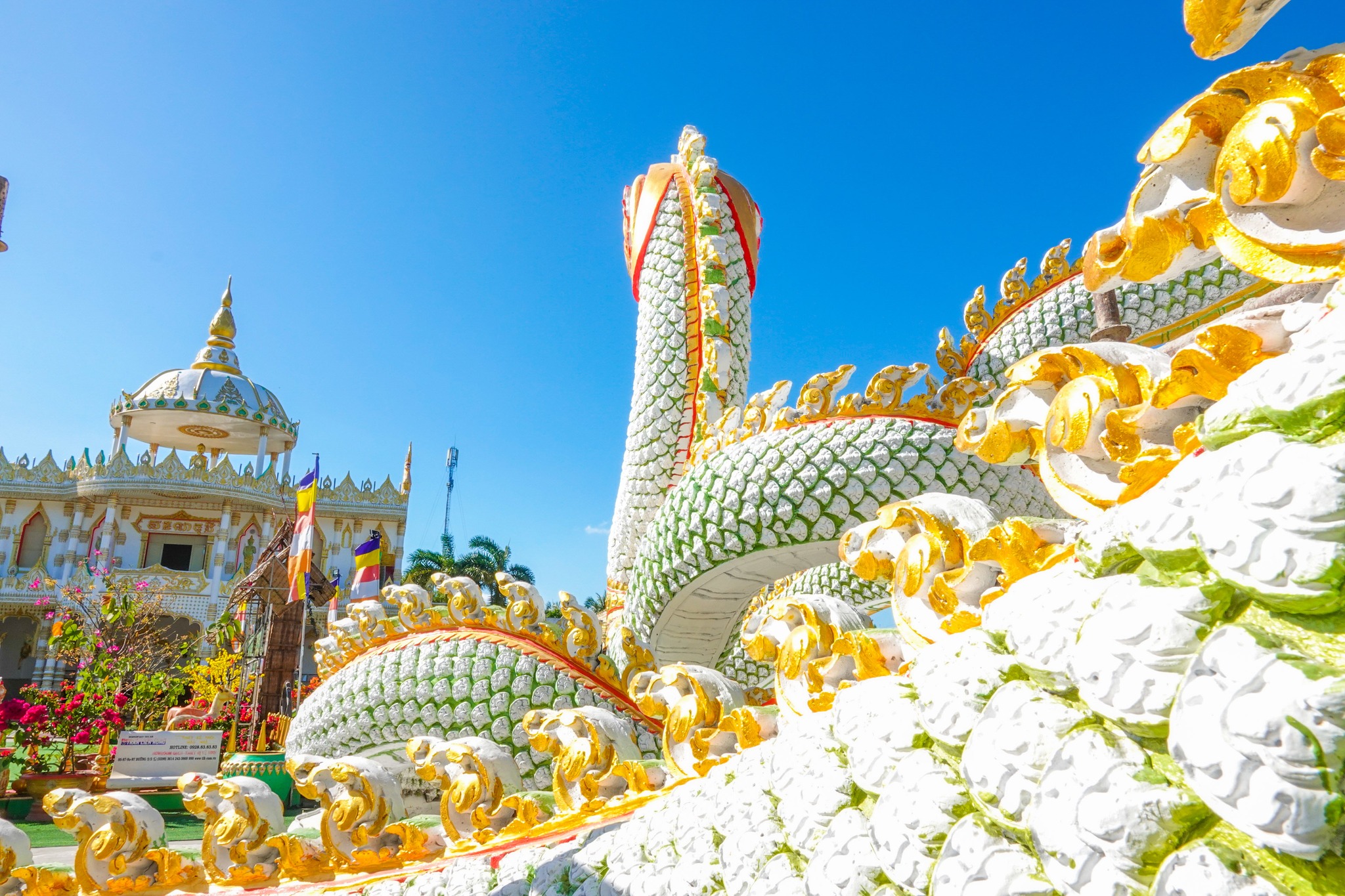 Ng&ocirc;i ch&ugrave;a Khmer đẹp như cung điện v&agrave; 'bảo t&agrave;ng độc nhất v&ocirc; nhị' ở miền T&acirc;y - Ảnh 3.