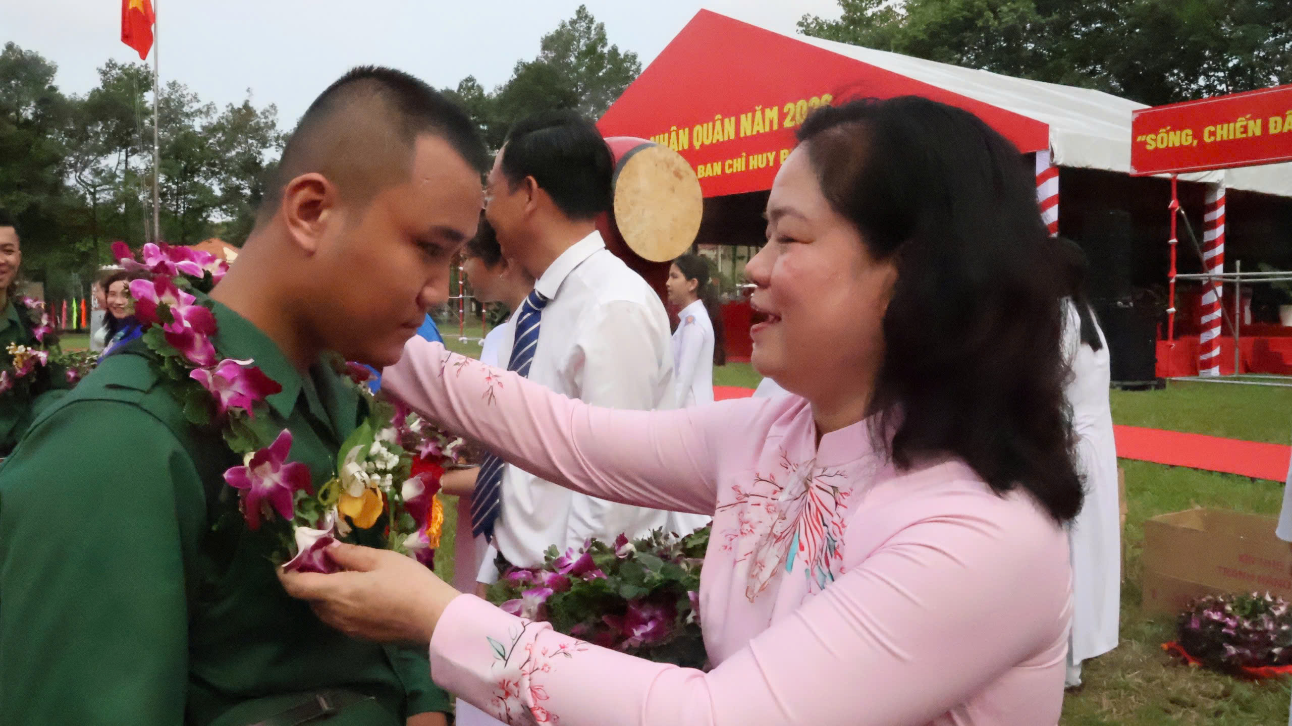 Chị Nguyễn Phạm Duy Trang dự lễ giao nhận quân tại PTKV 2 – Phú Lợi, TP.HCM - Ảnh 3.