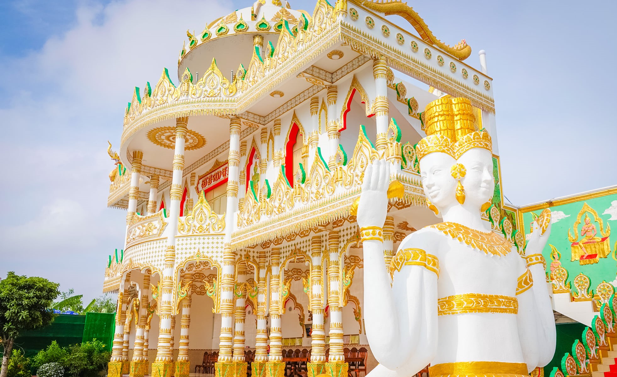 Ng&ocirc;i ch&ugrave;a Khmer đẹp như cung điện v&agrave; 'bảo t&agrave;ng độc nhất v&ocirc; nhị' ở miền T&acirc;y - Ảnh 5.