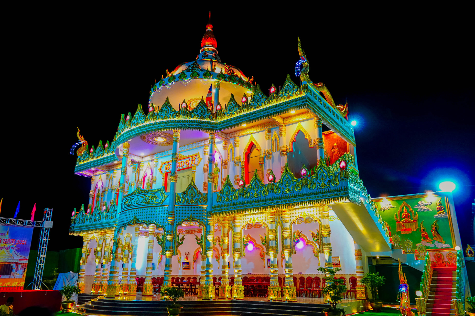 Ng&ocirc;i ch&ugrave;a Khmer đẹp như cung điện v&agrave; 'bảo t&agrave;ng độc nhất v&ocirc; nhị' ở miền T&acirc;y - Ảnh 6.