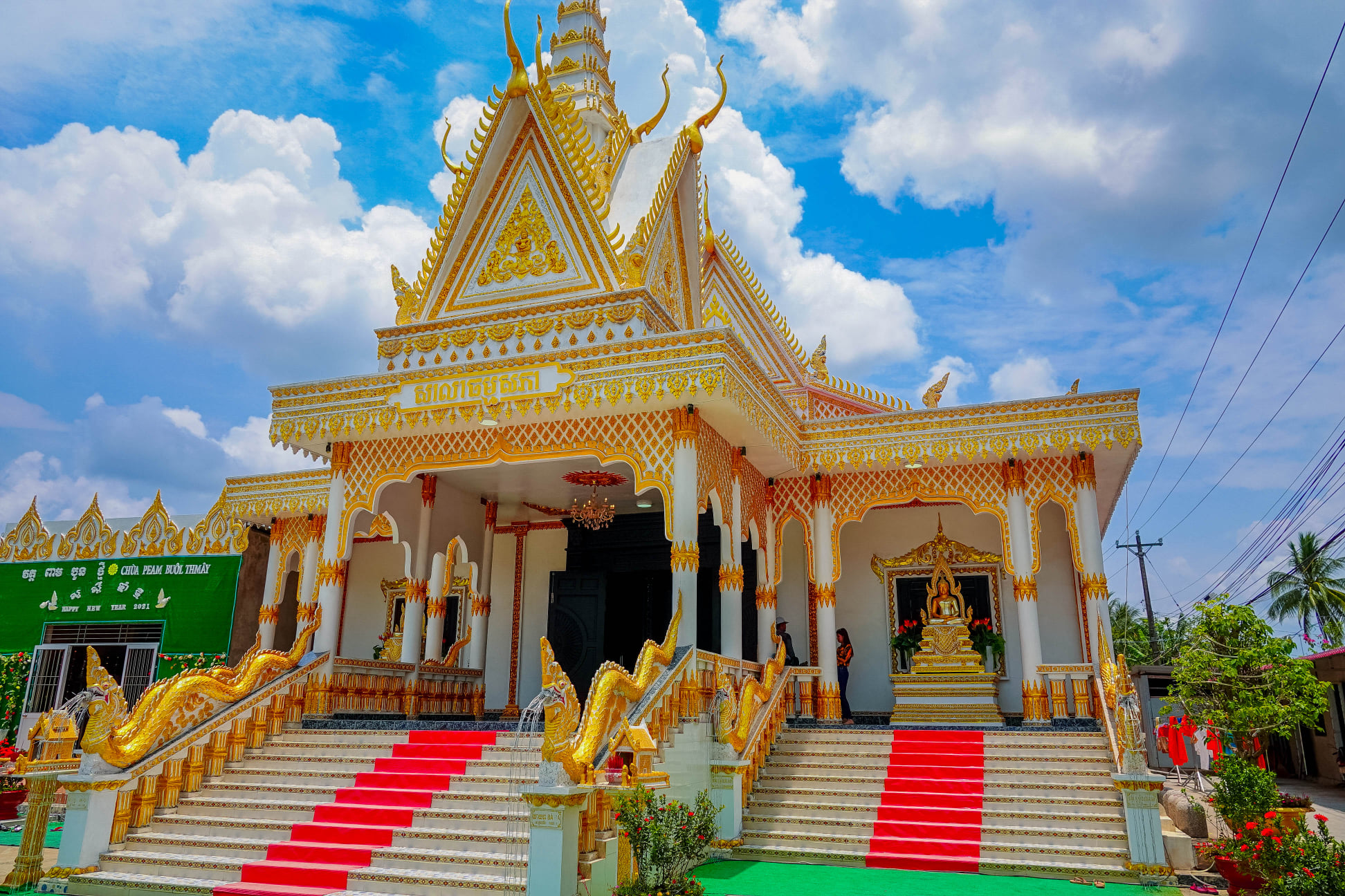 Ng&ocirc;i ch&ugrave;a Khmer đẹp như cung điện v&agrave; 'bảo t&agrave;ng độc nhất v&ocirc; nhị' ở miền T&acirc;y - Ảnh 7.