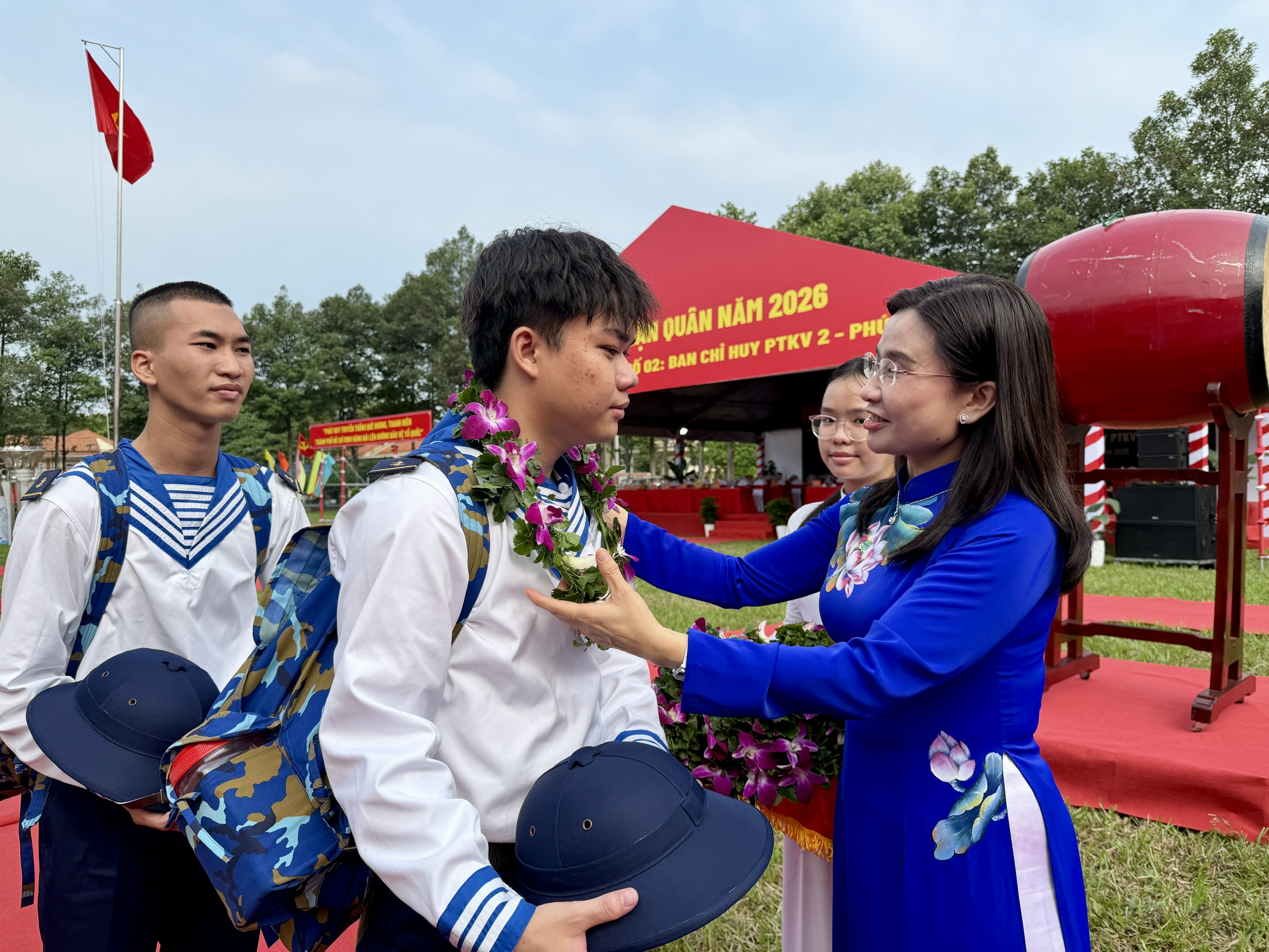 Chị Nguyễn Phạm Duy Trang dự lễ giao nhận quân tại PTKV 2 – Phú Lợi, TP.HCM - Ảnh 5.