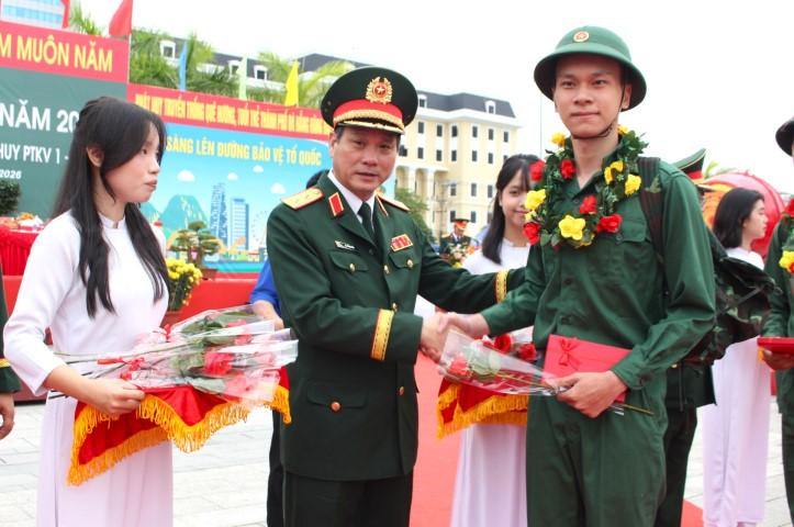 H&agrave;ng ngh&igrave;n thanh ni&ecirc;n nhập ngũ, t&acirc;n binh x&uacute;c động n&oacute;i về lời hứa với gia đ&igrave;nh- Ảnh 14.