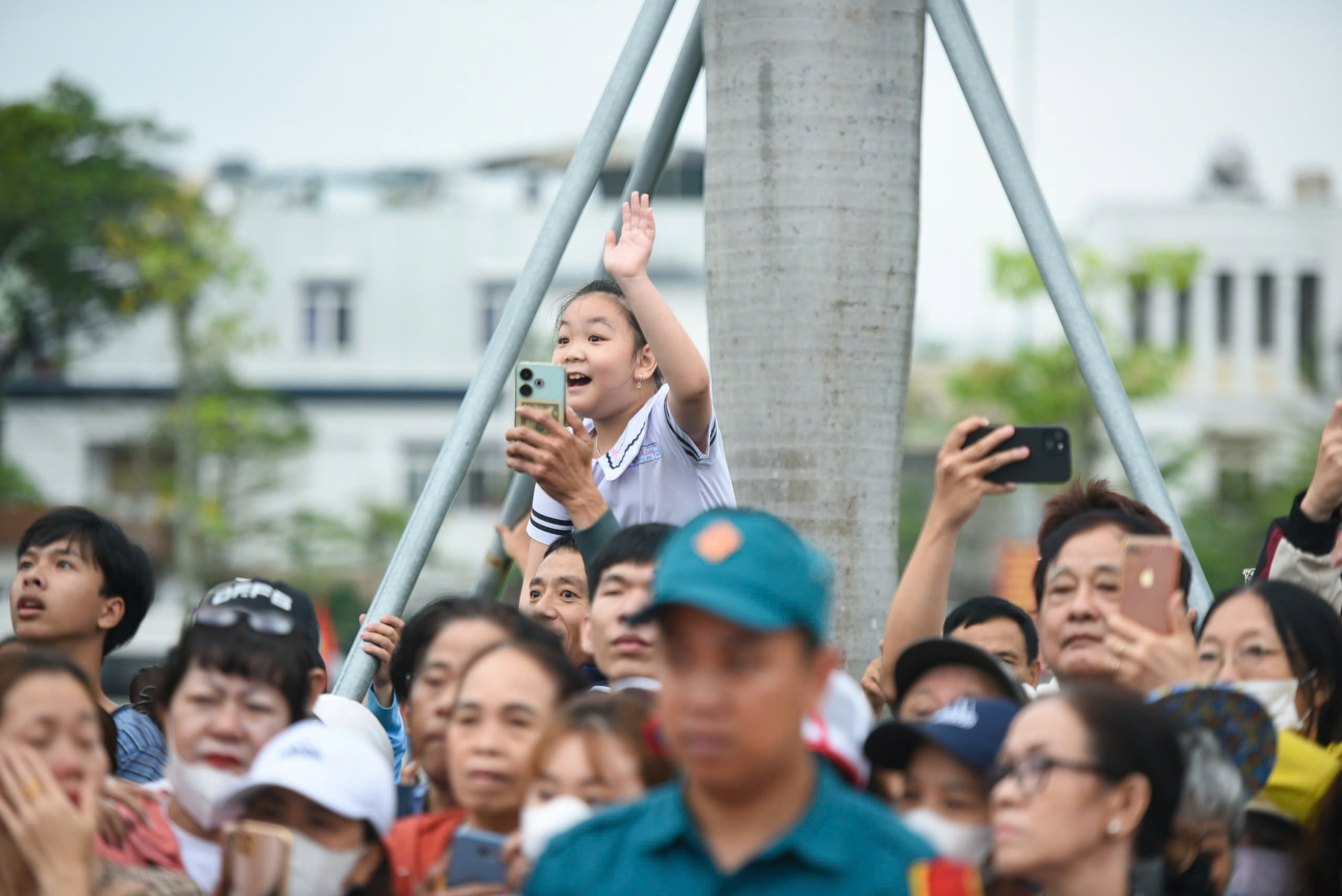 H&agrave;ng ngh&igrave;n thanh ni&ecirc;n nhập ngũ, t&acirc;n binh x&uacute;c động n&oacute;i về lời hứa với gia đ&igrave;nh- Ảnh 12.