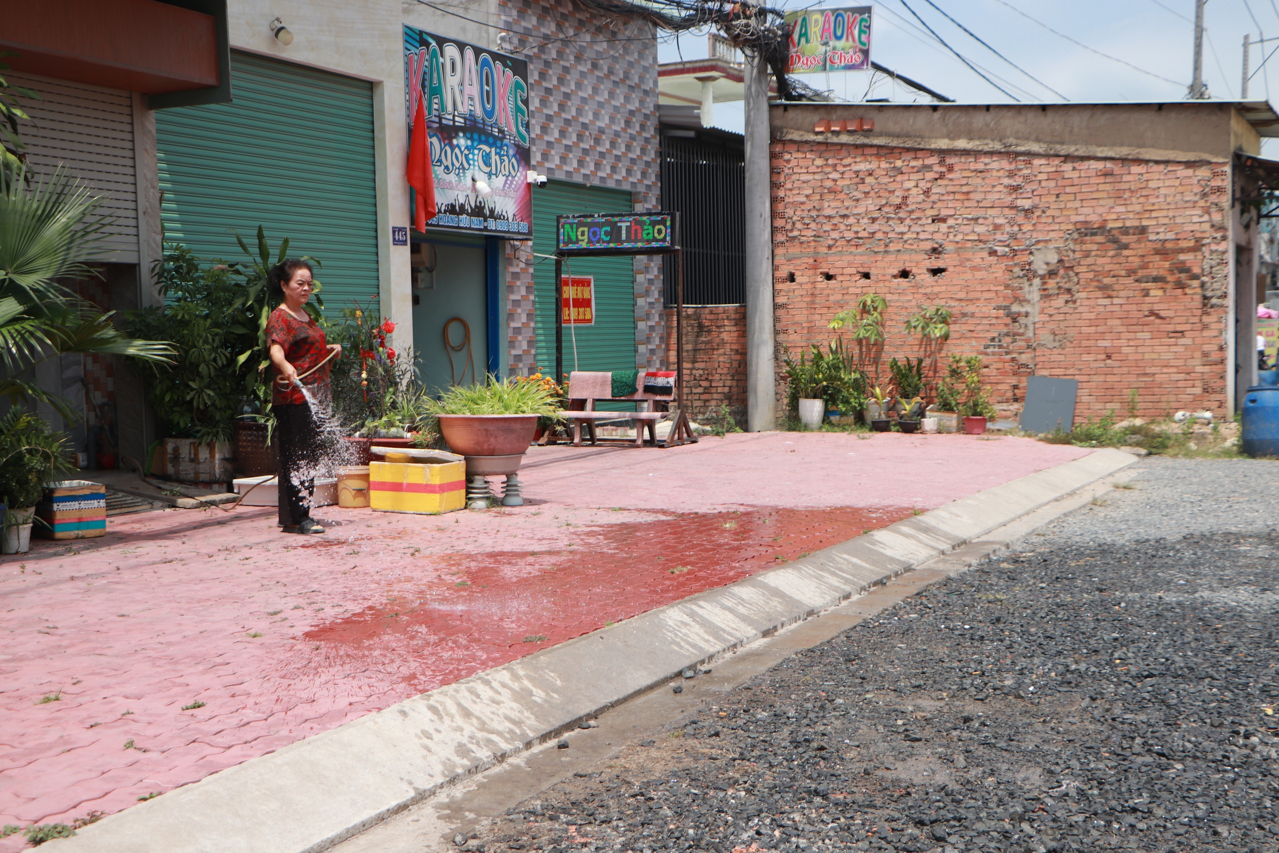 Hơn 10 năm thi c&ocirc;ng đường Ho&agrave;ng Hữu Nam: người d&acirc;n vẫn m&ograve;n mỏi chờ ho&agrave;n thiện - Ảnh 2.