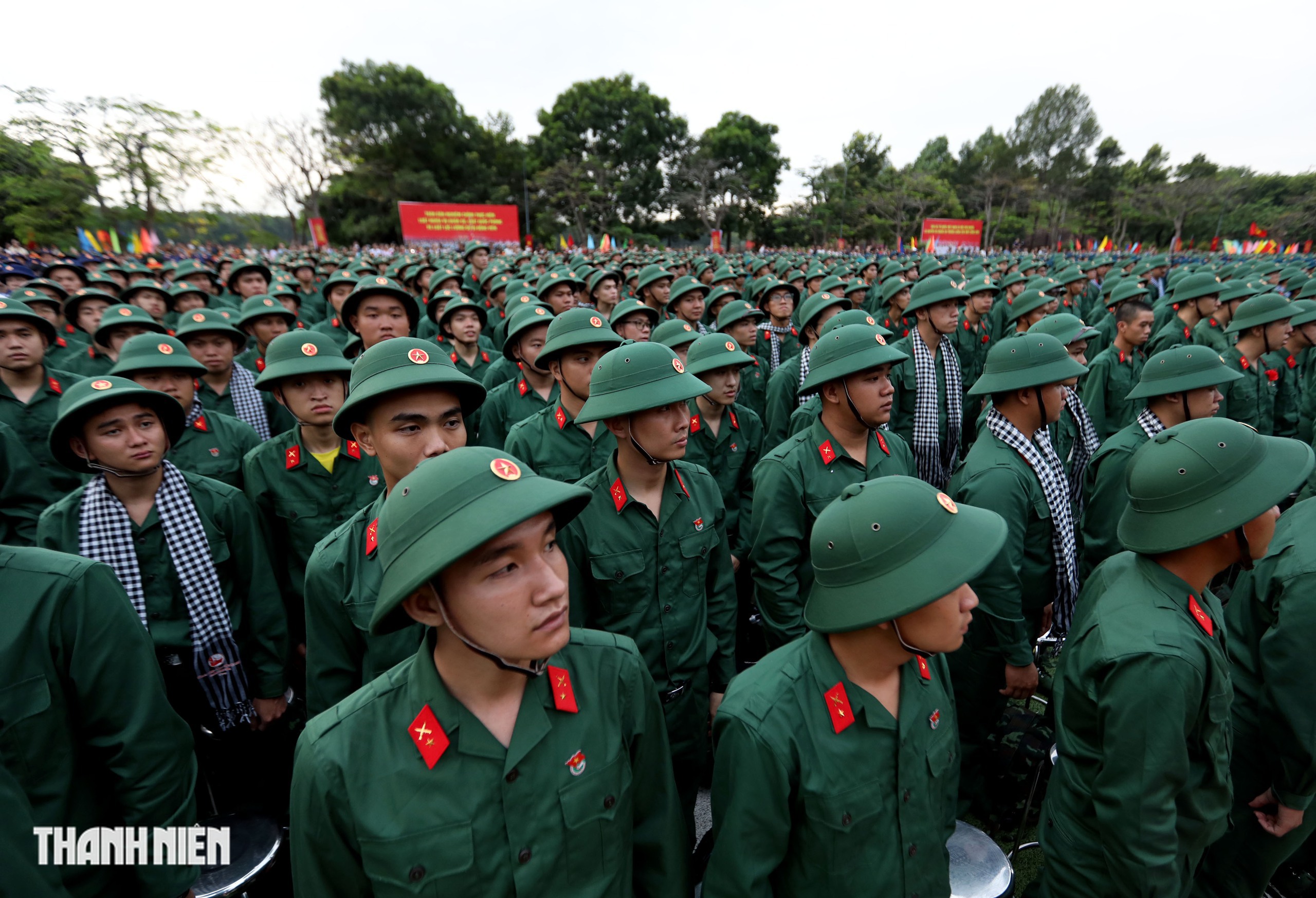 Hơn 9.000 thanh niên TP.HCM lên đường nhập ngũ - Ảnh 1. Hơn 9.000 thanh niên TP.HCM lên đường nhập ngũ - Ảnh 1.