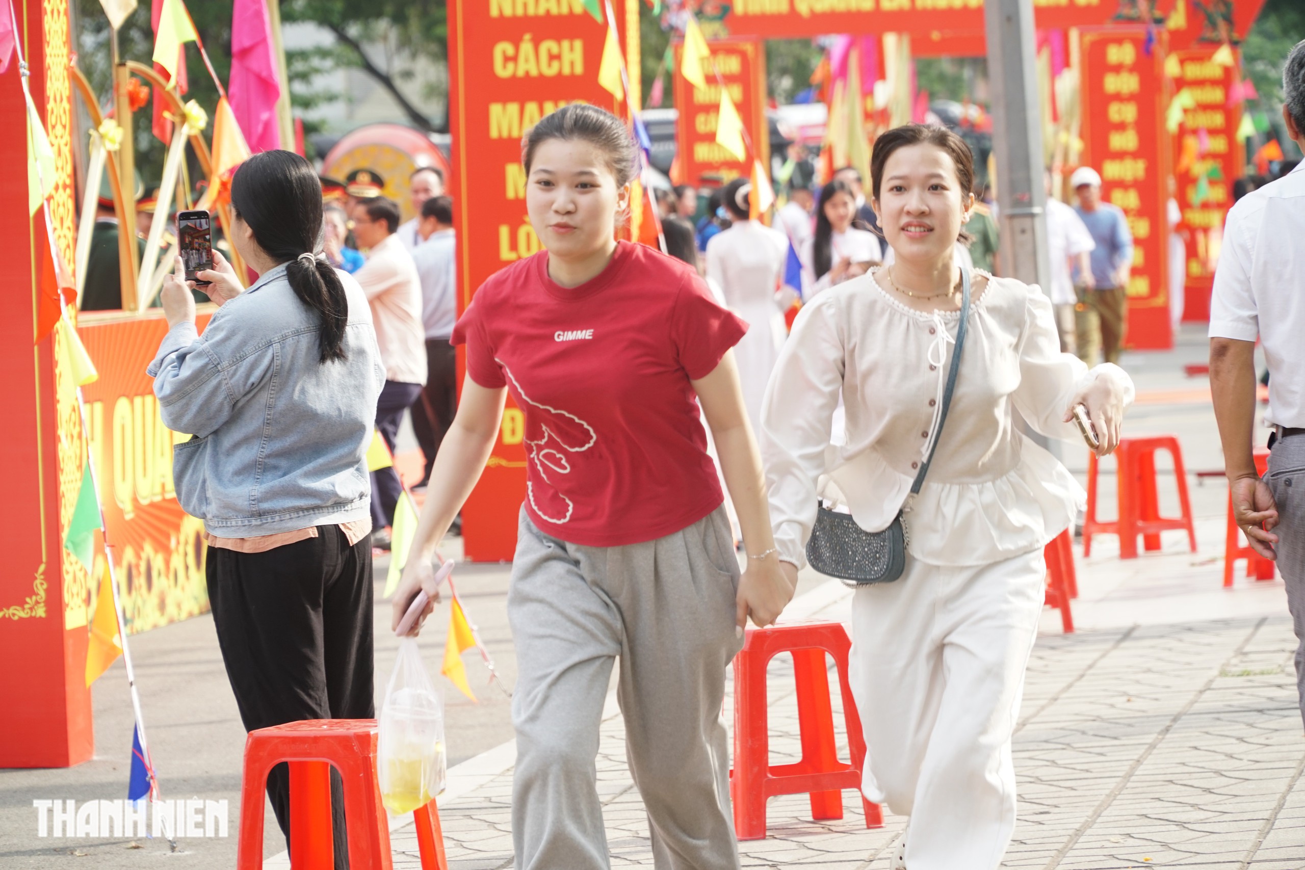 Rộn r&agrave;ng kh&ocirc;ng kh&iacute; tiễn t&acirc;n b&igrave;nh l&ecirc;n đường nhập ngũ - Ảnh 7.