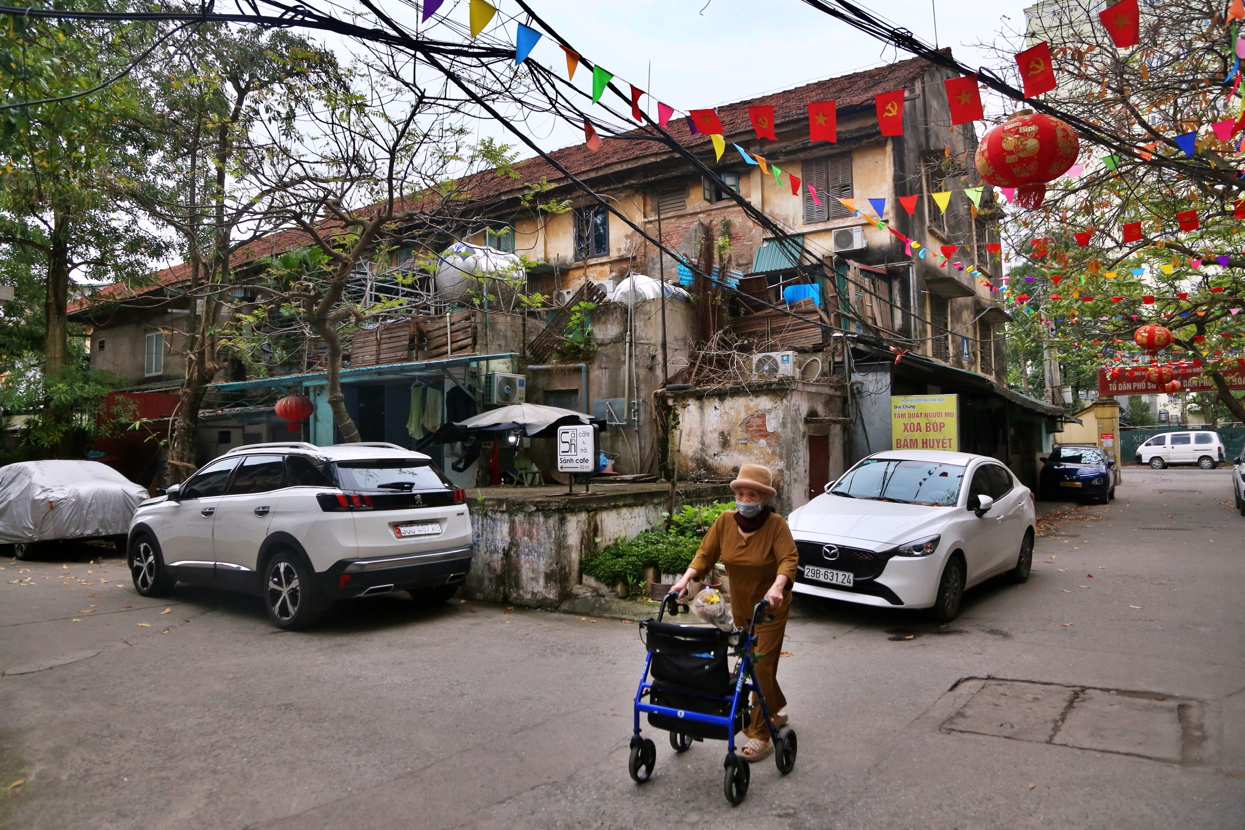 Cận cảnh khu tập thể cũ được Hà Nội dự kiến xây chung cư 34 tầng - Ảnh 2.