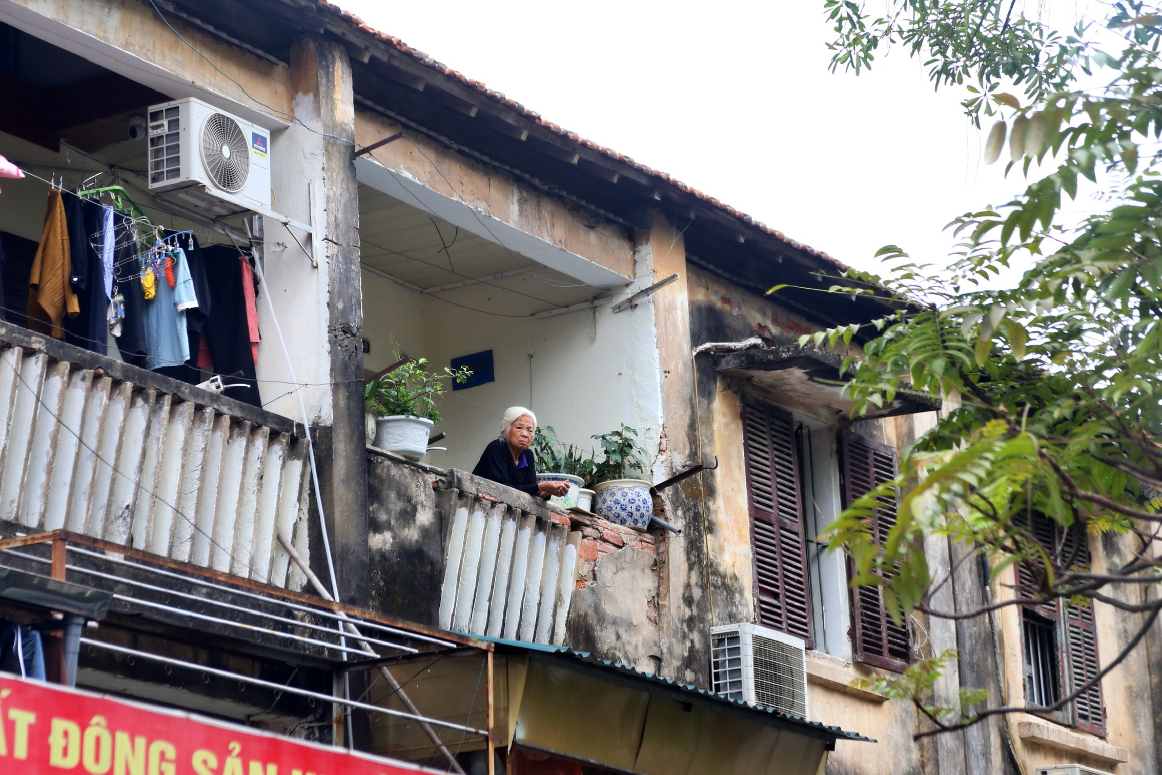 Cận cảnh khu tập thể cũ được Hà Nội dự kiến xây chung cư 34 tầng - Ảnh 11.