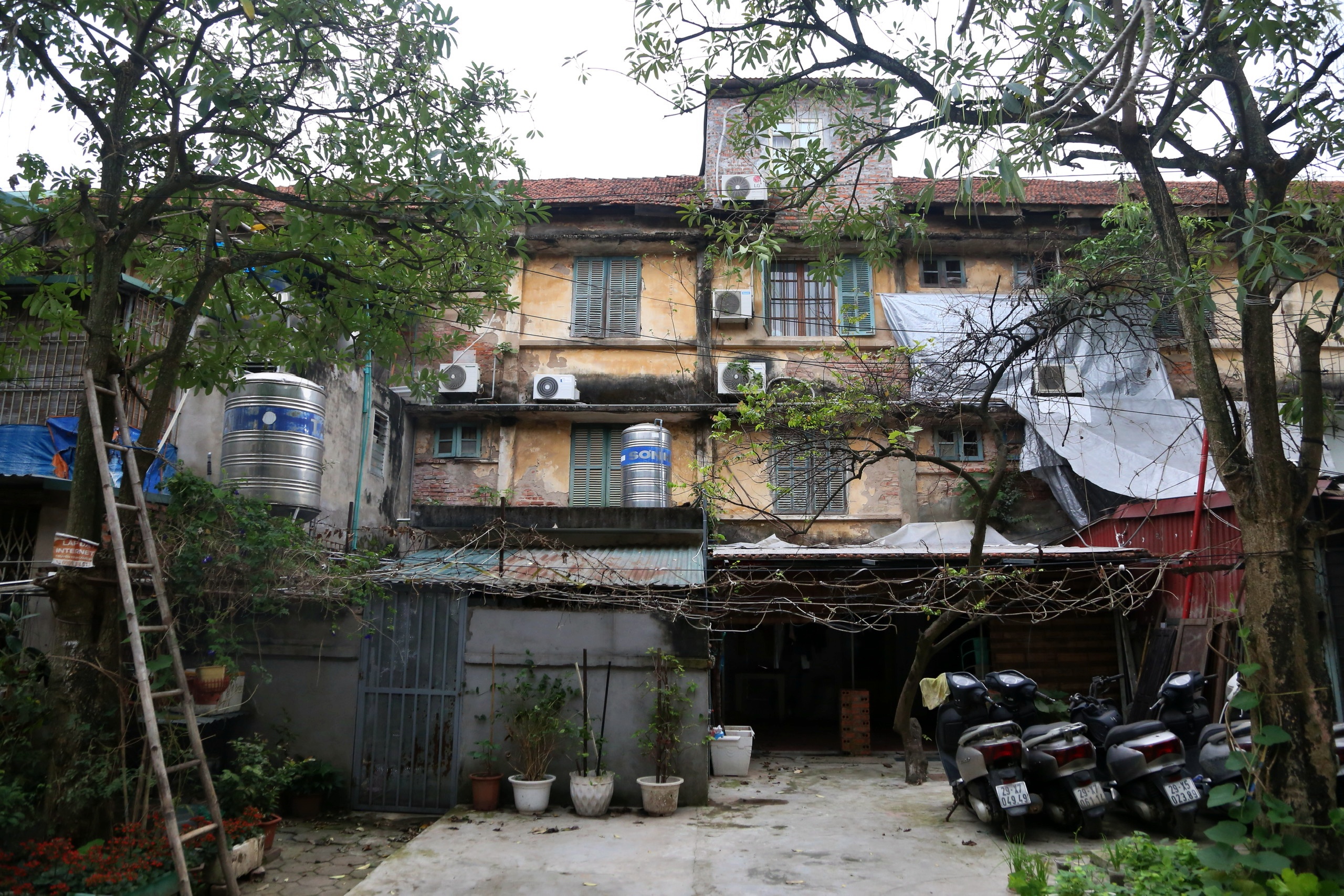 Cận cảnh khu tập thể cũ được Hà Nội dự kiến xây chung cư 34 tầng - Ảnh 4.