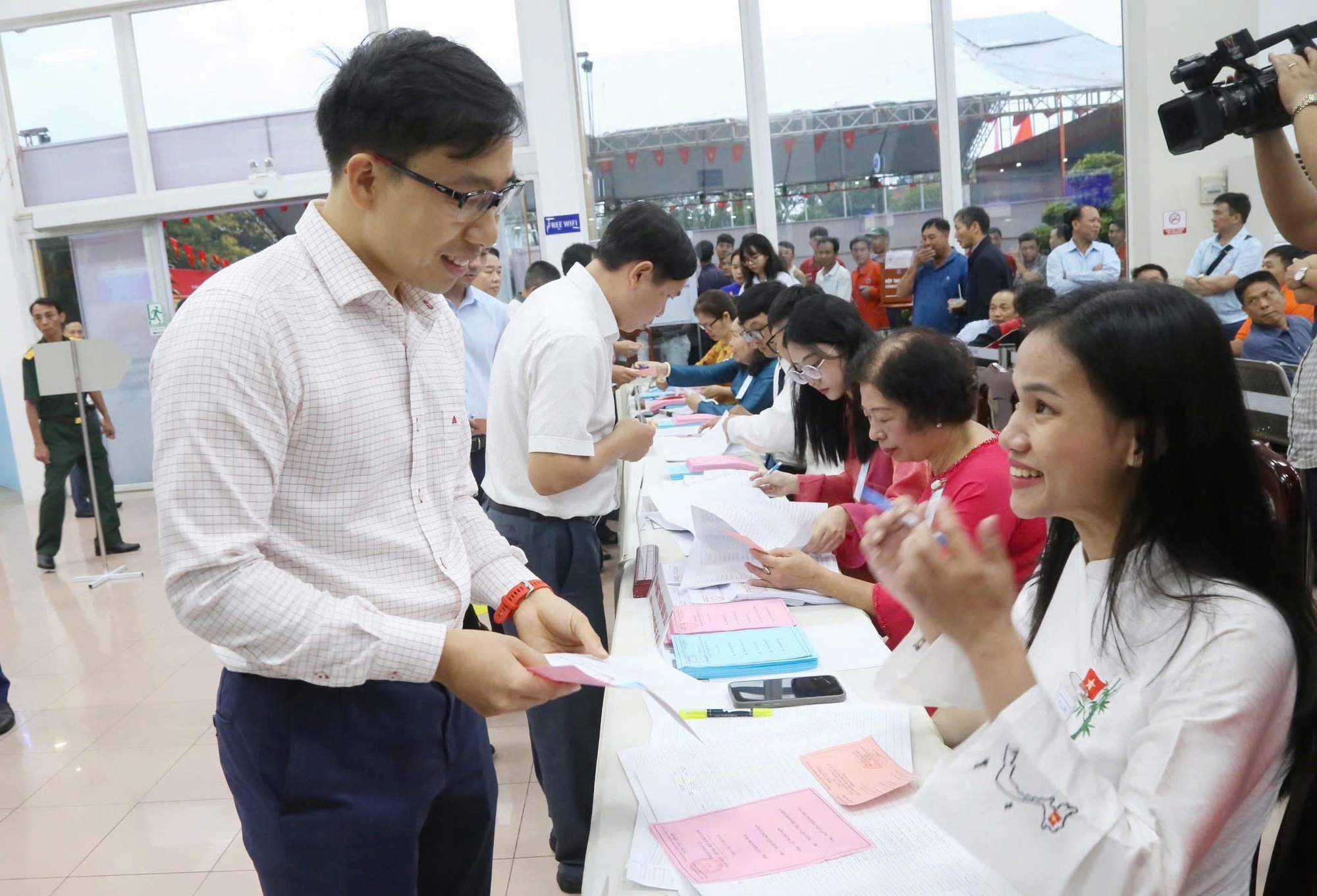 Ứng viên trẻ đại biểu Quốc hội khóa XVI: Kỳ vọng vào bản lĩnh thế hệ mới - Ảnh 2. Ứng viên trẻ đại biểu Quốc hội khóa XVI: Kỳ vọng vào bản lĩnh thế hệ mới - Ảnh 2.