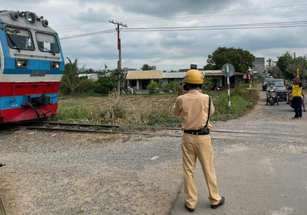 Lâm Đồng xử phạt 32 người vi phạm an toàn giao thông đường sắt năm 2026 - Ảnh 2.