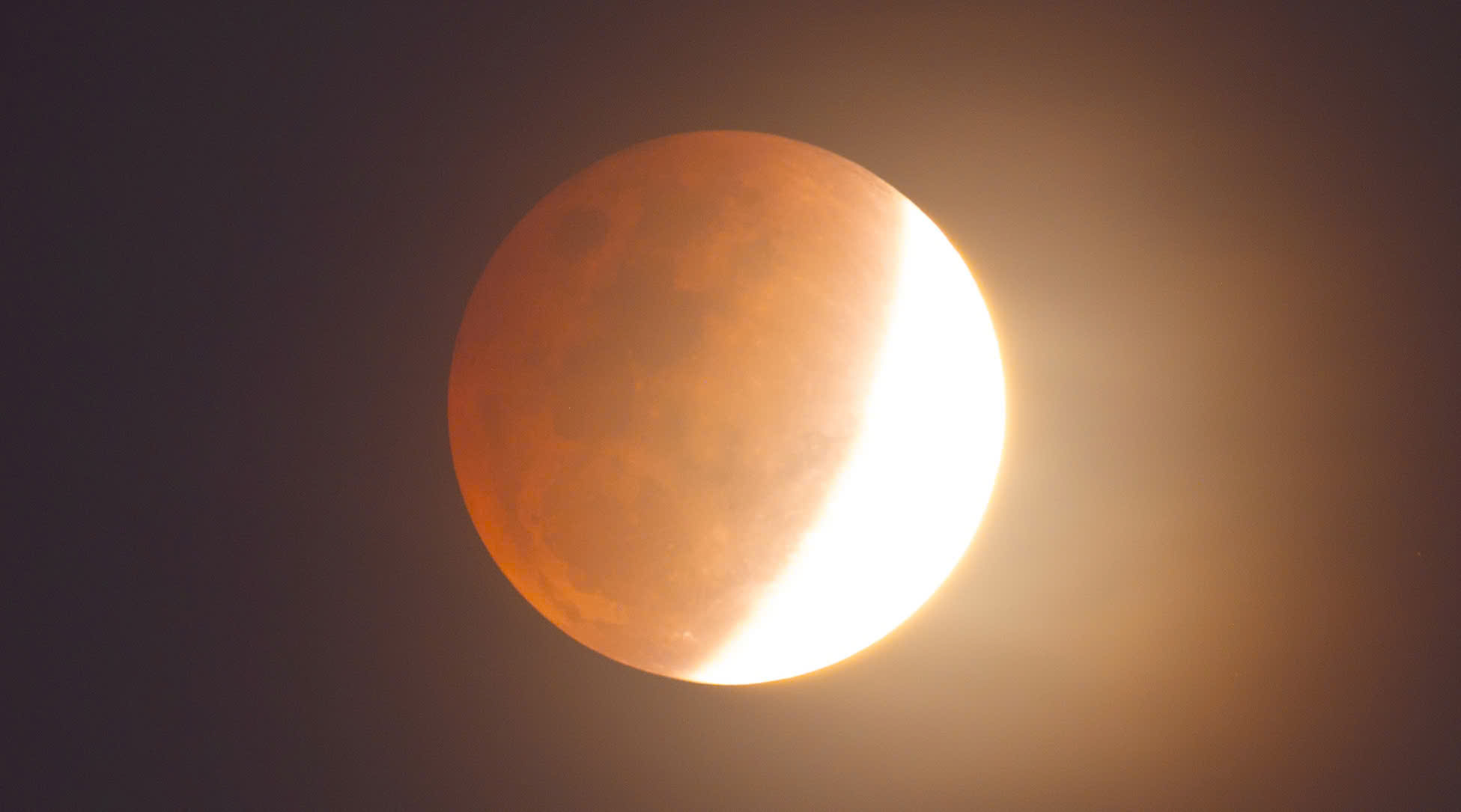 Tối nay 5.3, chi&ecirc;m ngưỡng ảnh chụp nguyệt thực ở TP.HCM đang g&acirc;y sốt mạng x&atilde; hội - Ảnh 3.