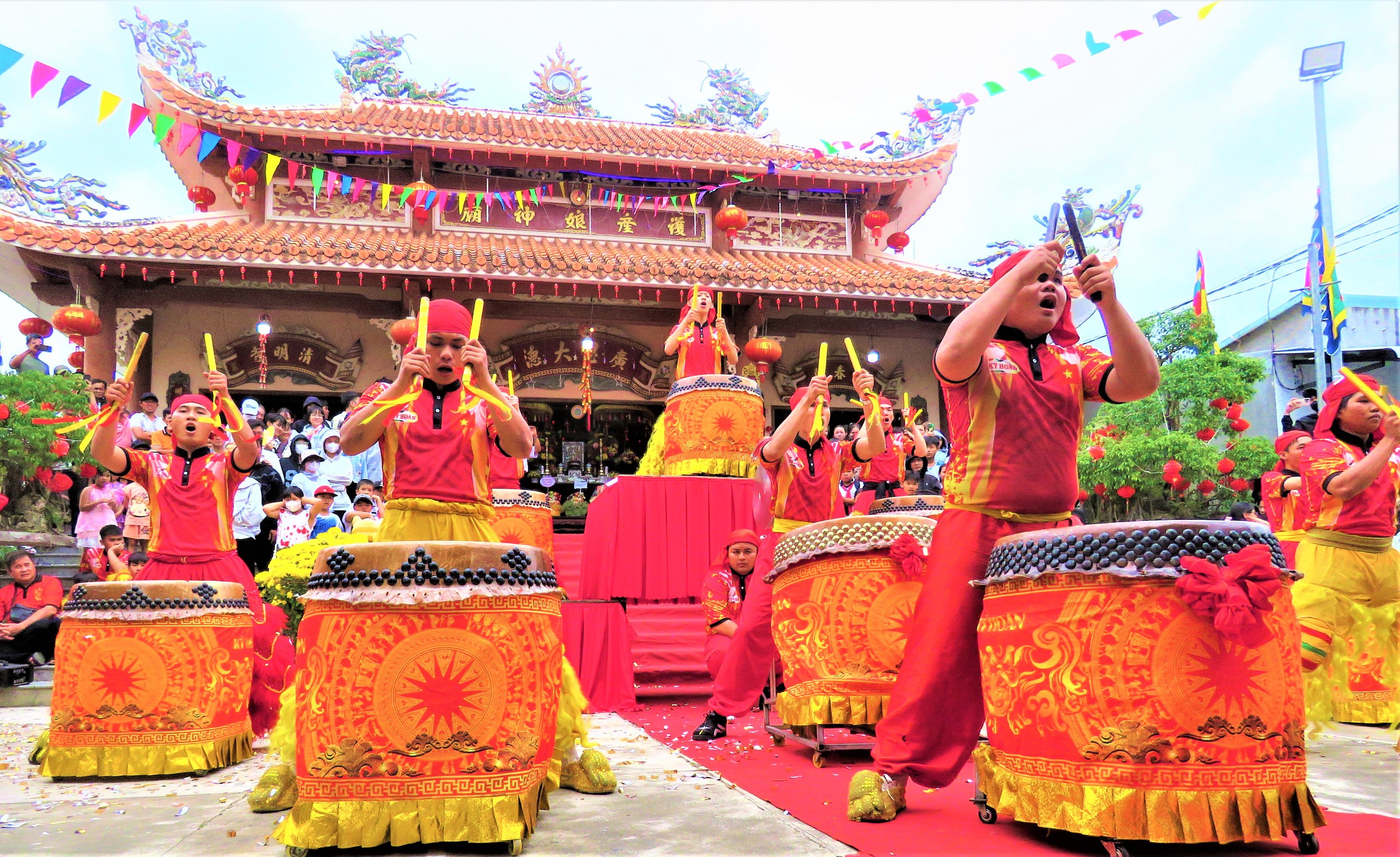 Lễ hội Vía Bà tưởng nhớ bà đỡ được vua Tự Đức ban sắc- Ảnh 2.