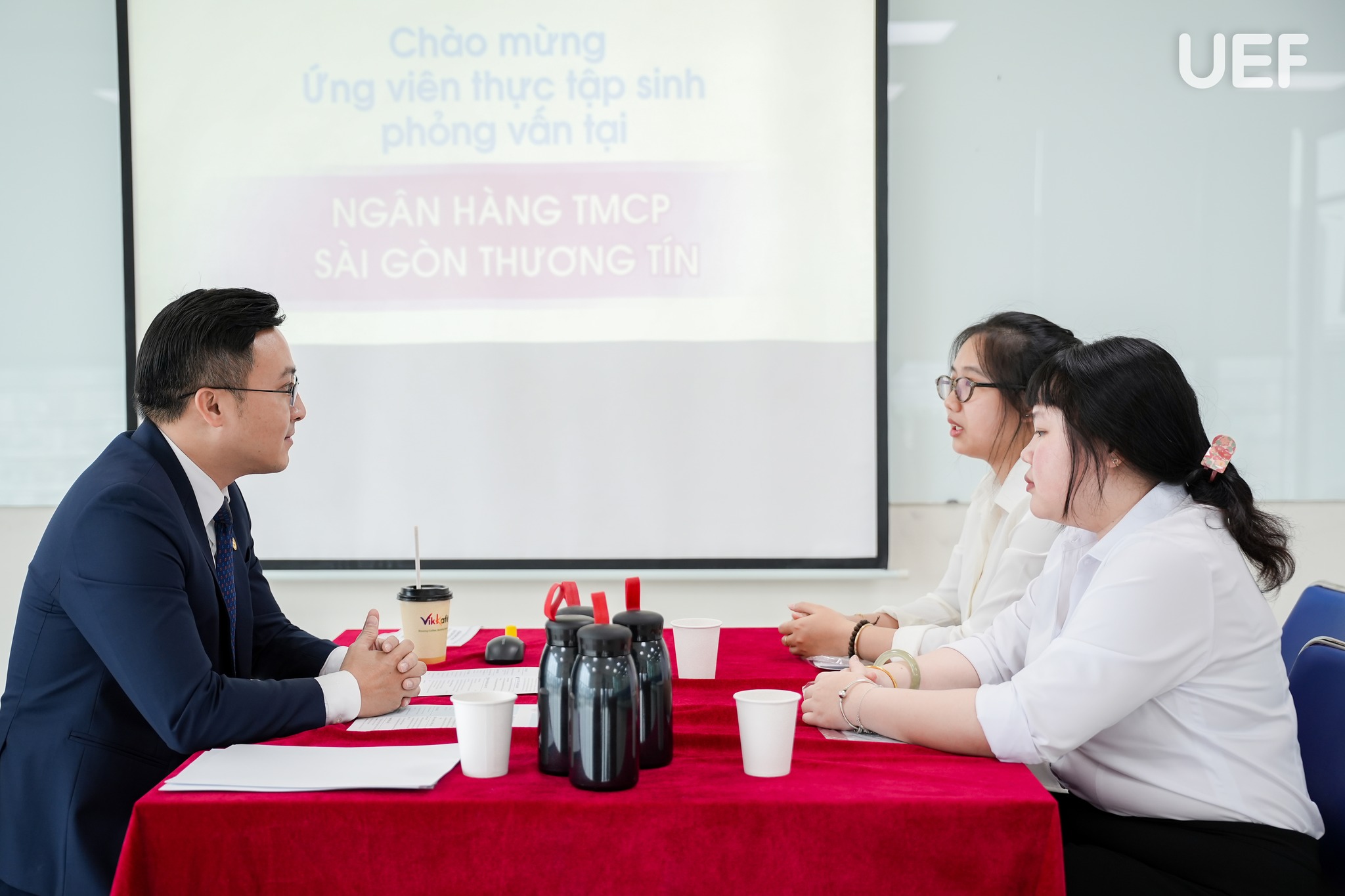 Chưa tốt nghiệp, sinh viên UEF đã có 6.500 cơ hội việc làm chờ sẵn - Ảnh 1.