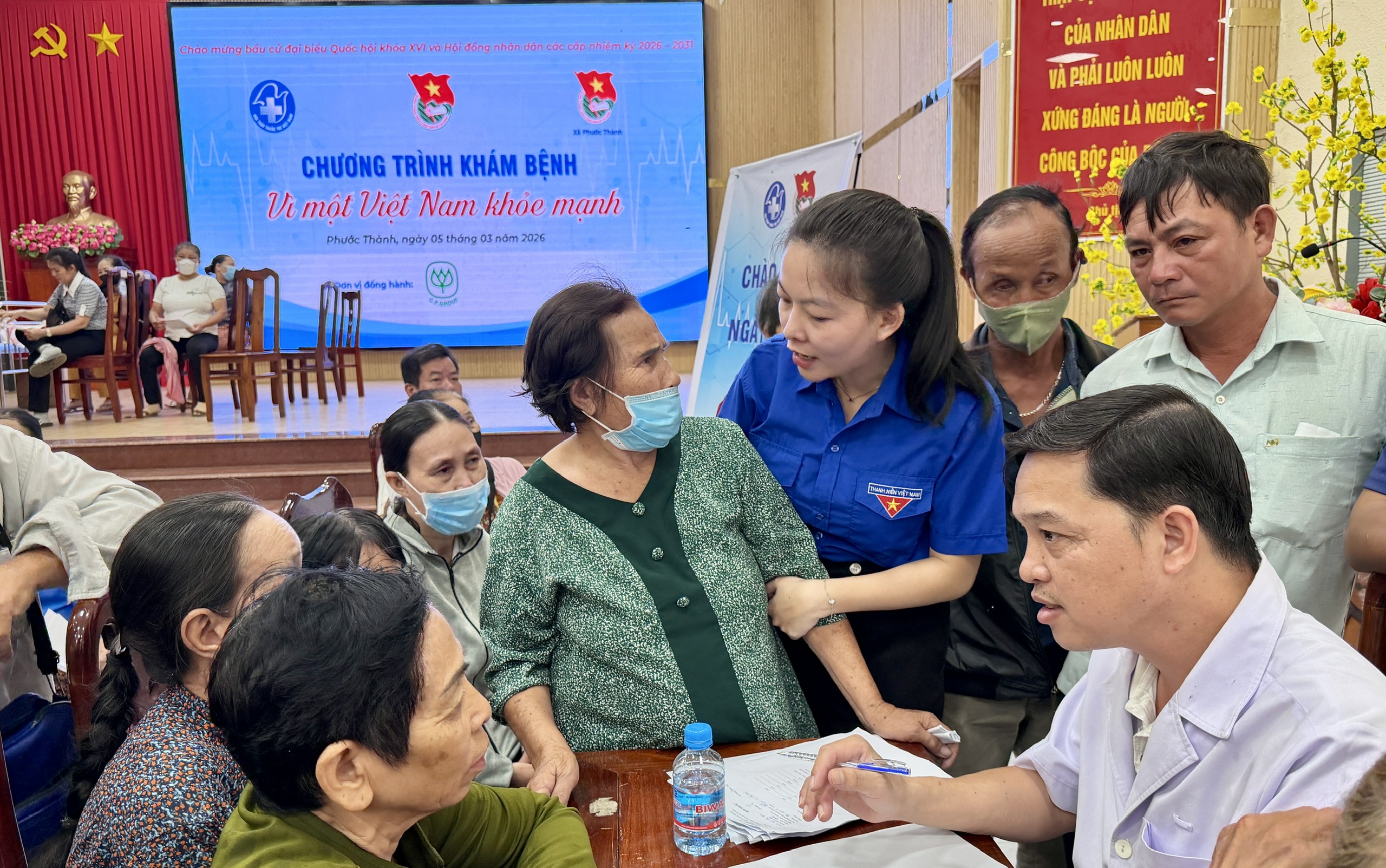 Th&aacute;ng Thanh ni&ecirc;n: T.Ư Đo&agrave;n phối hợp kh&aacute;m bệnh ph&aacute;t thuốc miễn ph&iacute; cho người d&acirc;n  - Ảnh 1.