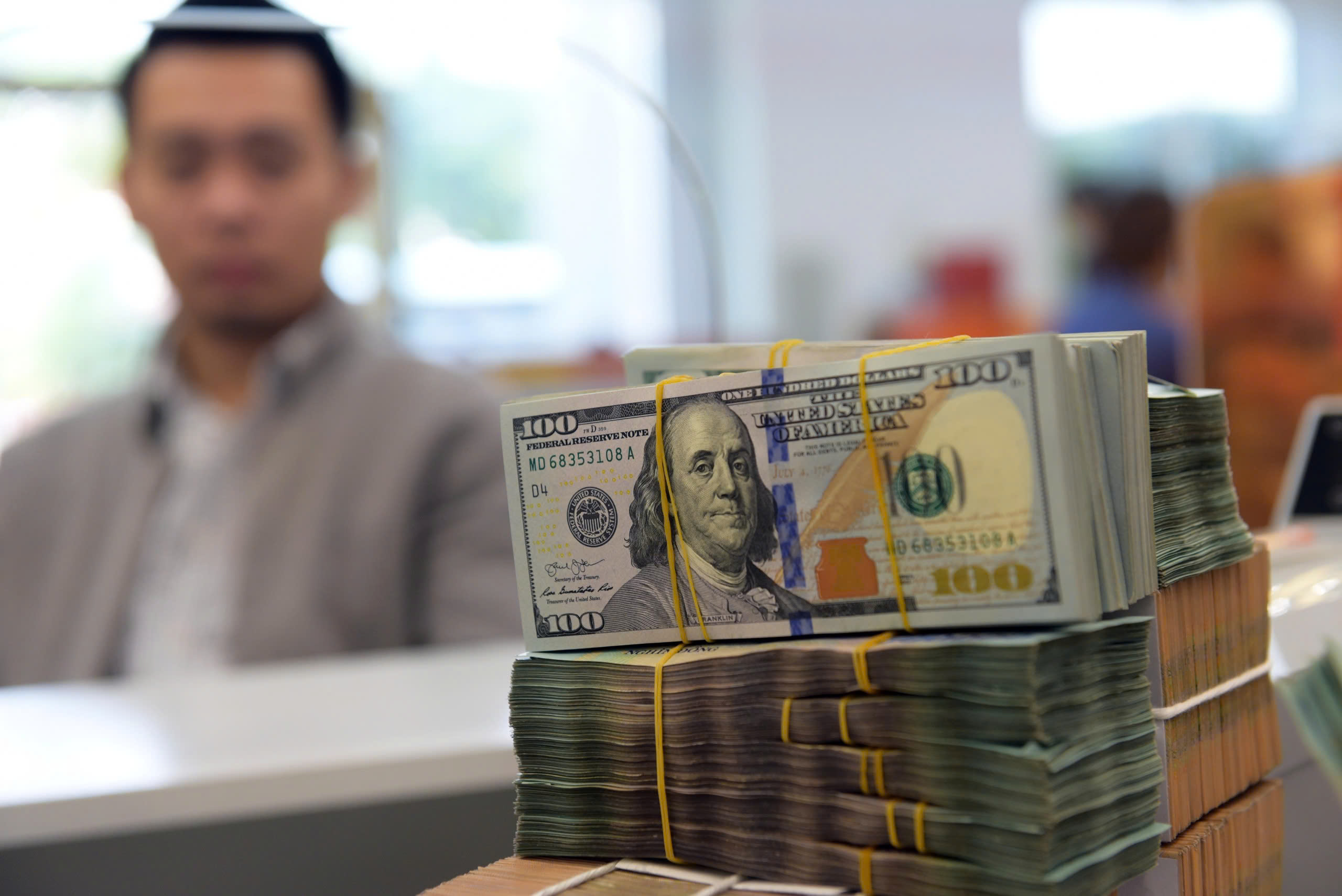 Hội đồng Vàng thế giới nói gì về vàng, USD khi căng thẳng leo thang?- Ảnh 2.